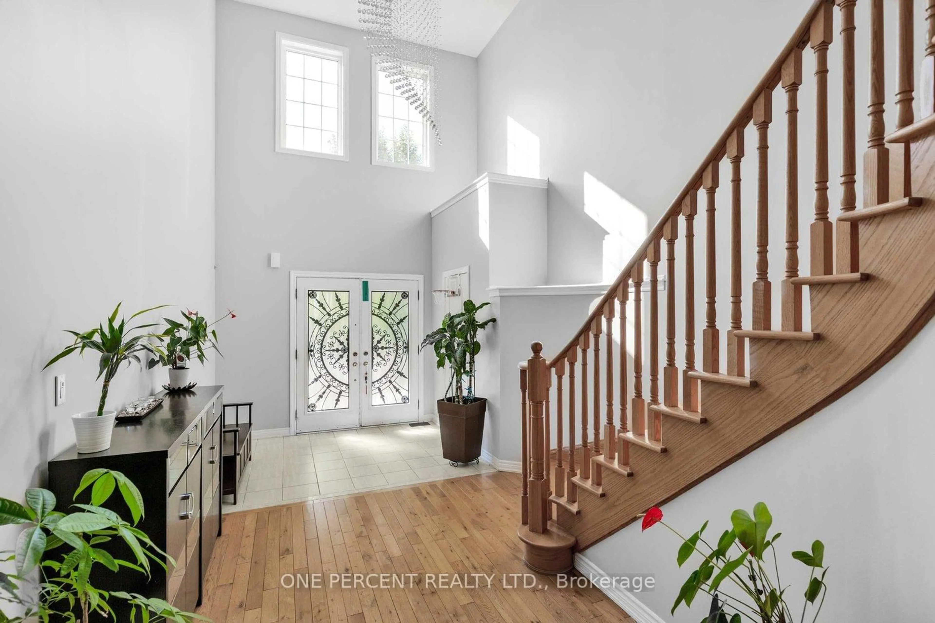 Indoor entryway for 16 Mckenzie Way, Bradford West Gwillimbury Ontario L3Z 0K1