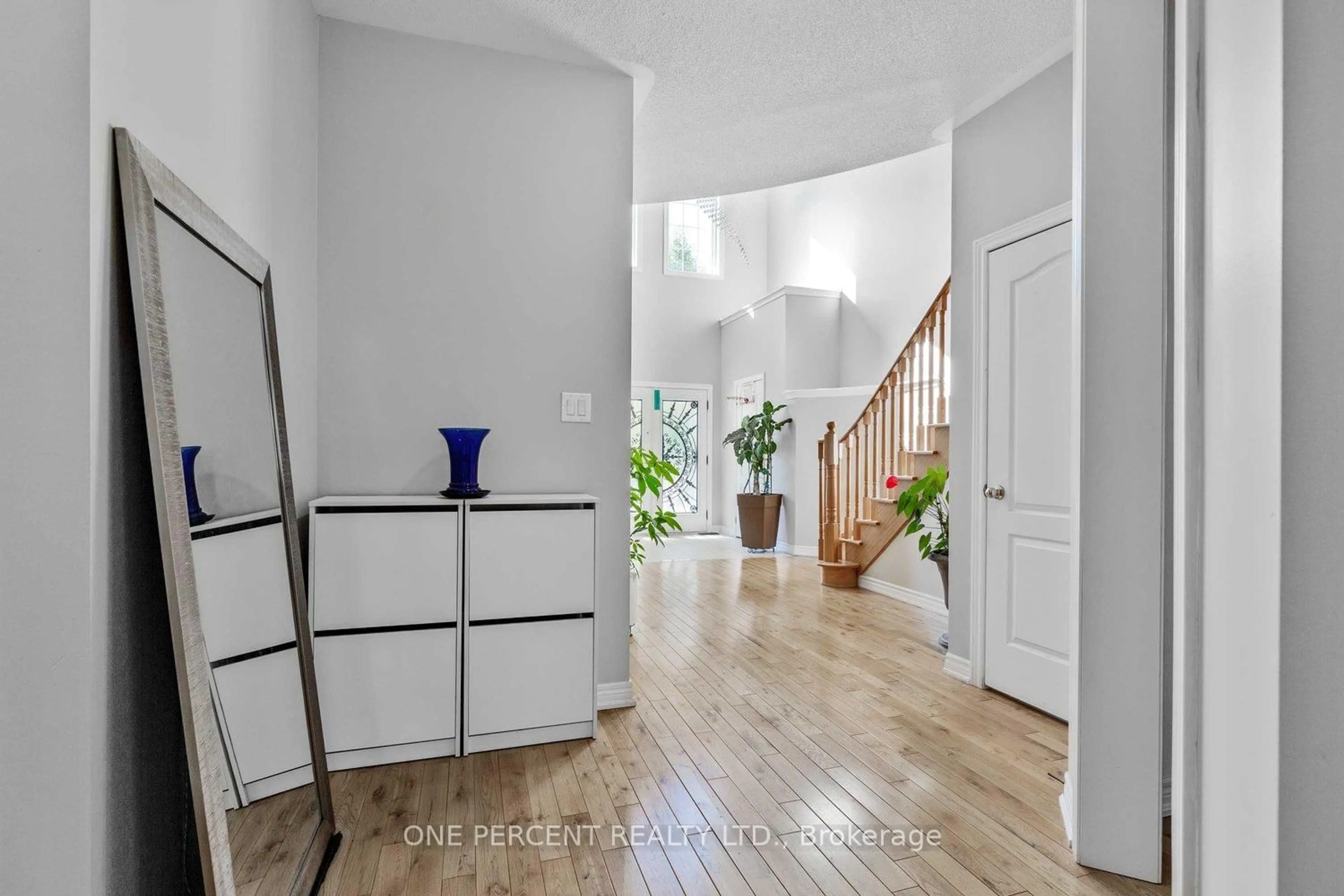 Indoor entryway for 16 Mckenzie Way, Bradford West Gwillimbury Ontario L3Z 0K1