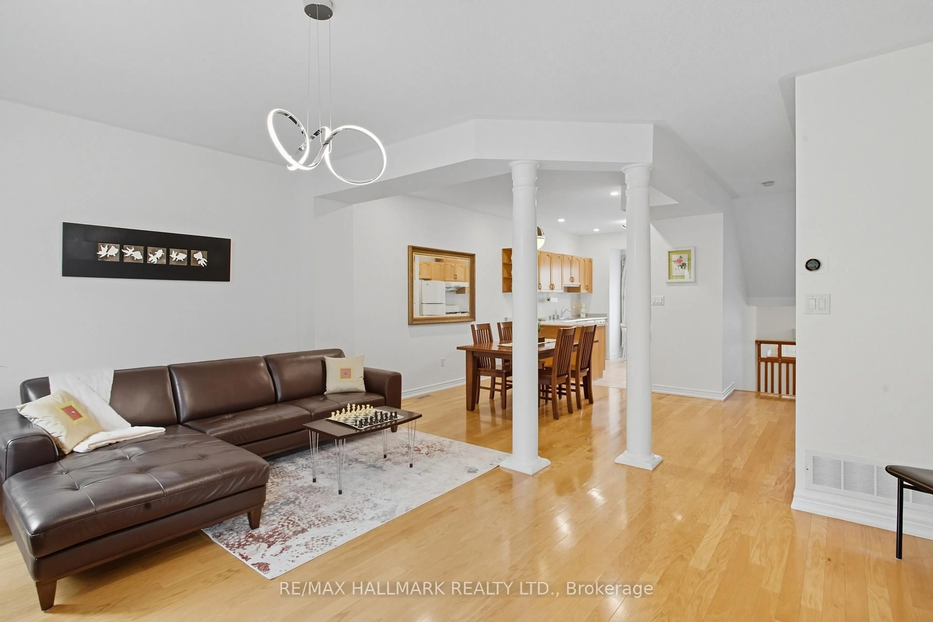 Living room with furniture, unknown for 19 Michael Way, Markham Ontario L3R 5G4