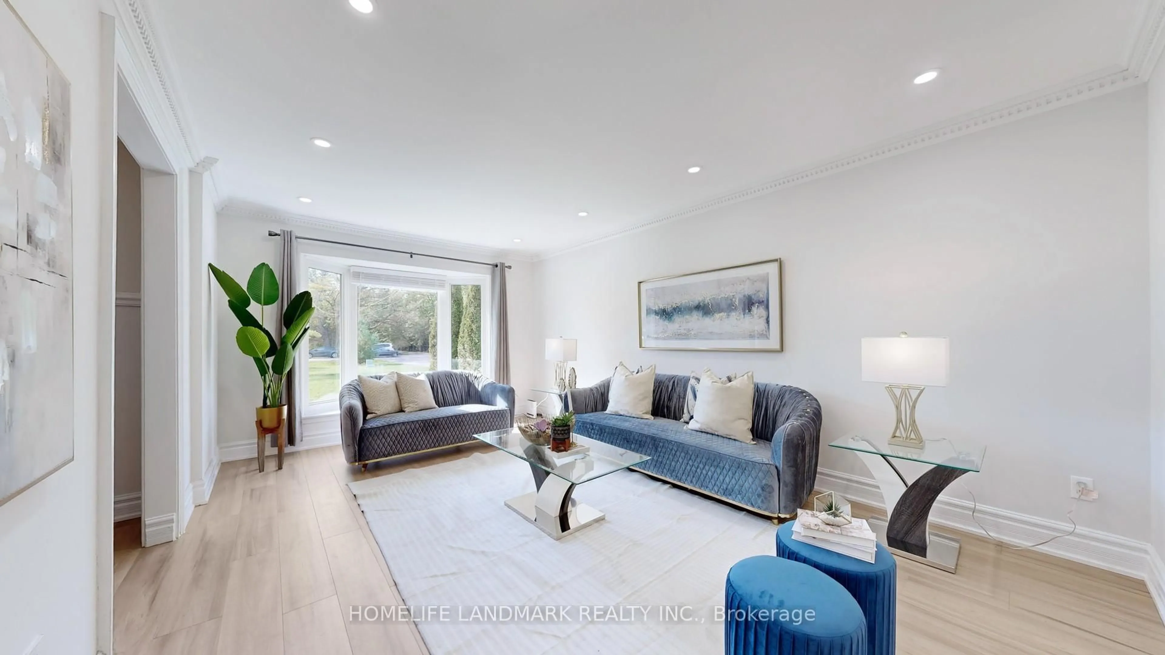 Living room with furniture, wood/laminate floor for 20573 Yonge St, East Gwillimbury Ontario L3Y 4V8