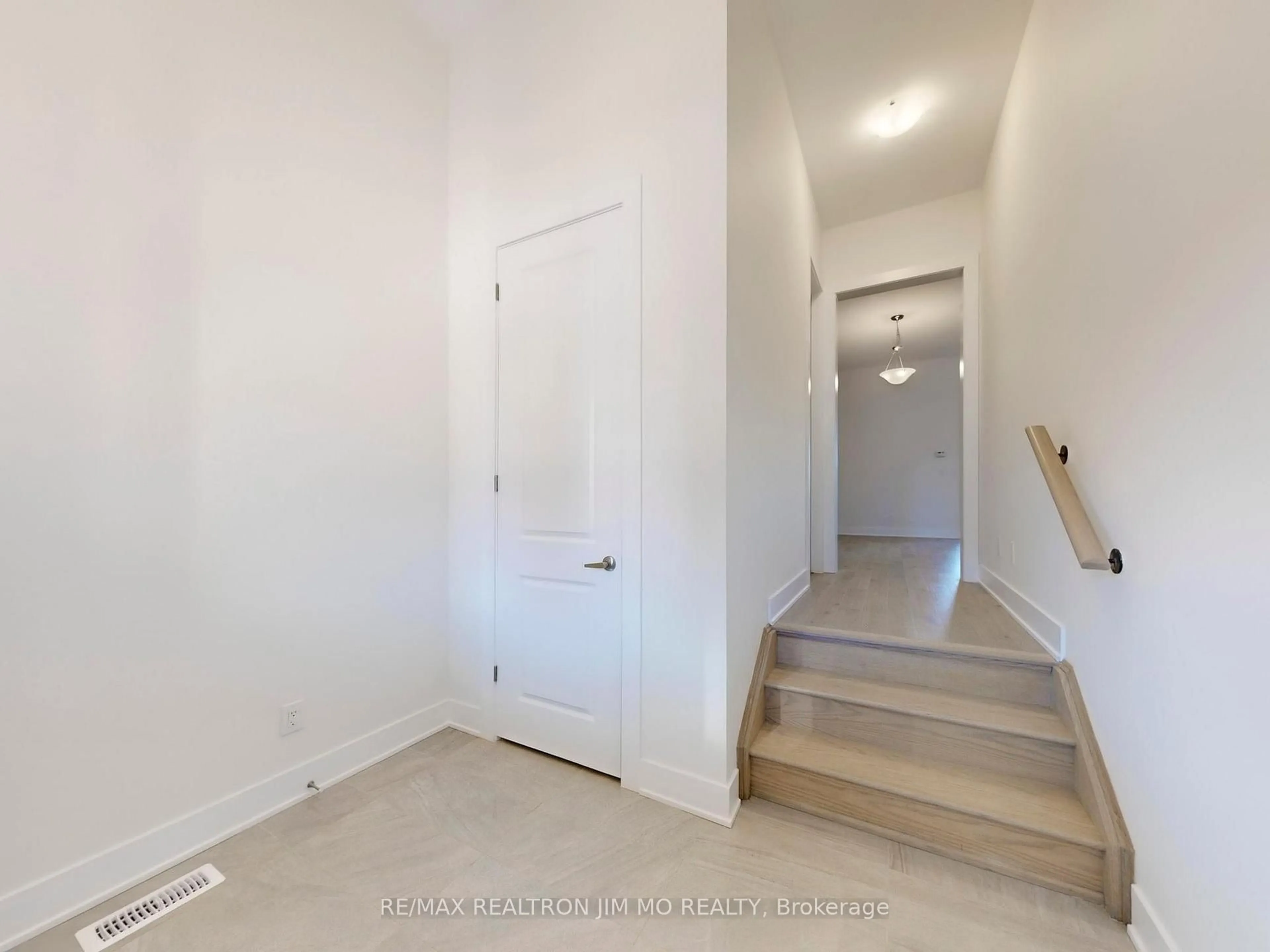 Unknown for 20 Nanhai Ave, Markham Ontario L6C 3M9