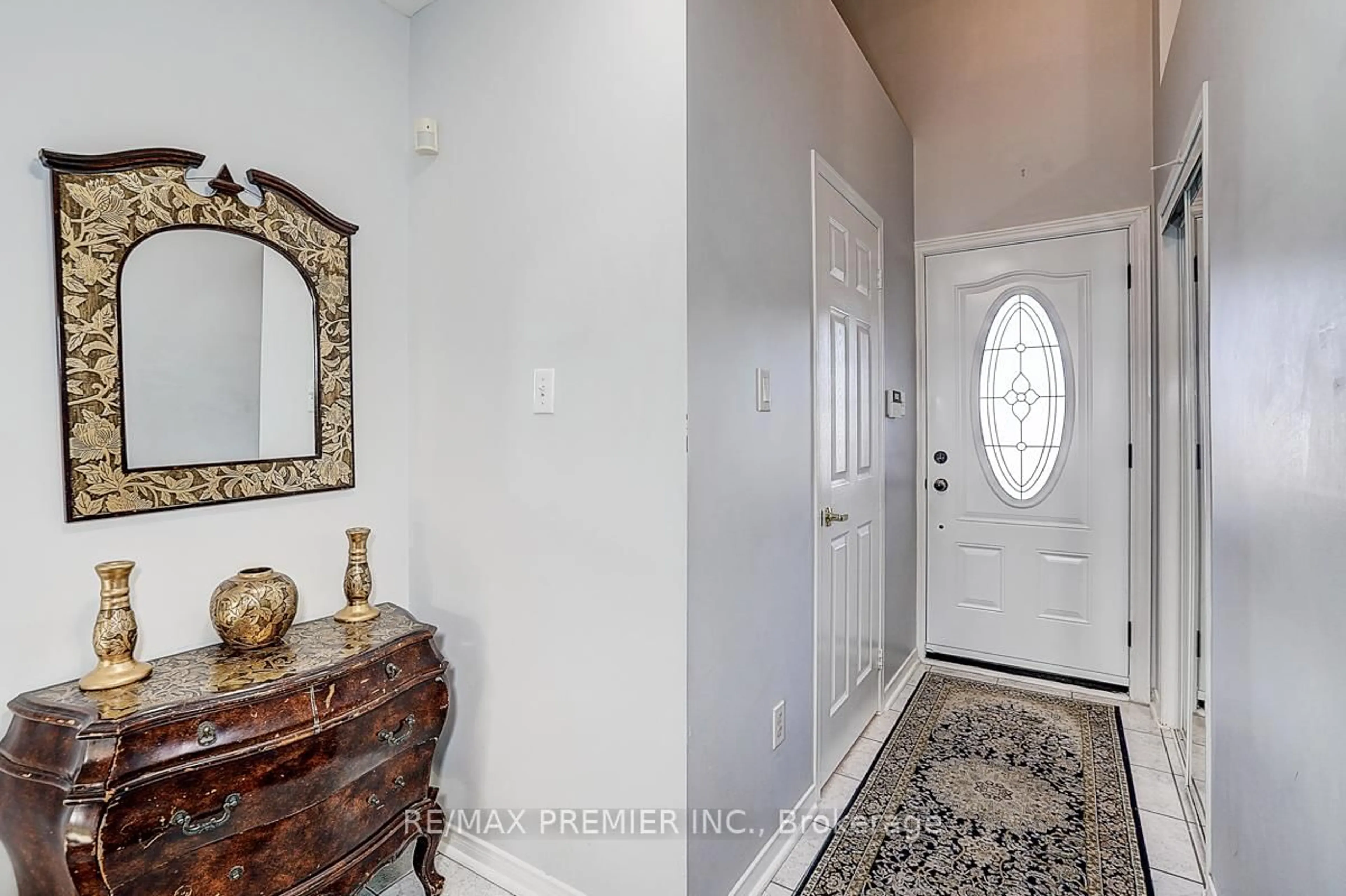 Indoor entryway for 22 Michelle Dr, Vaughan Ontario L4L 9B8