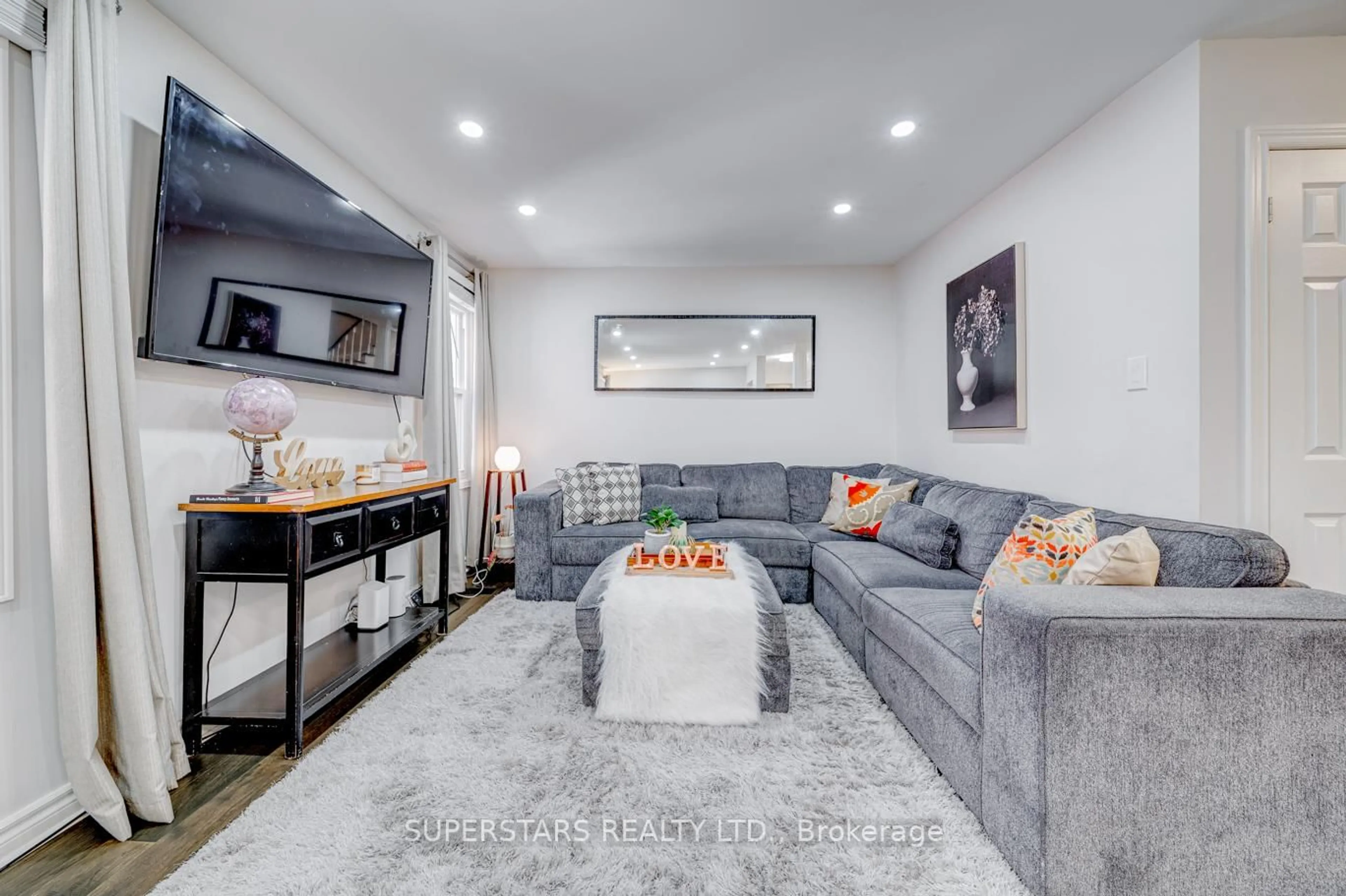 Living room with furniture, unknown for 115 Major Button's Dr, Markham Ontario L3P 3X7