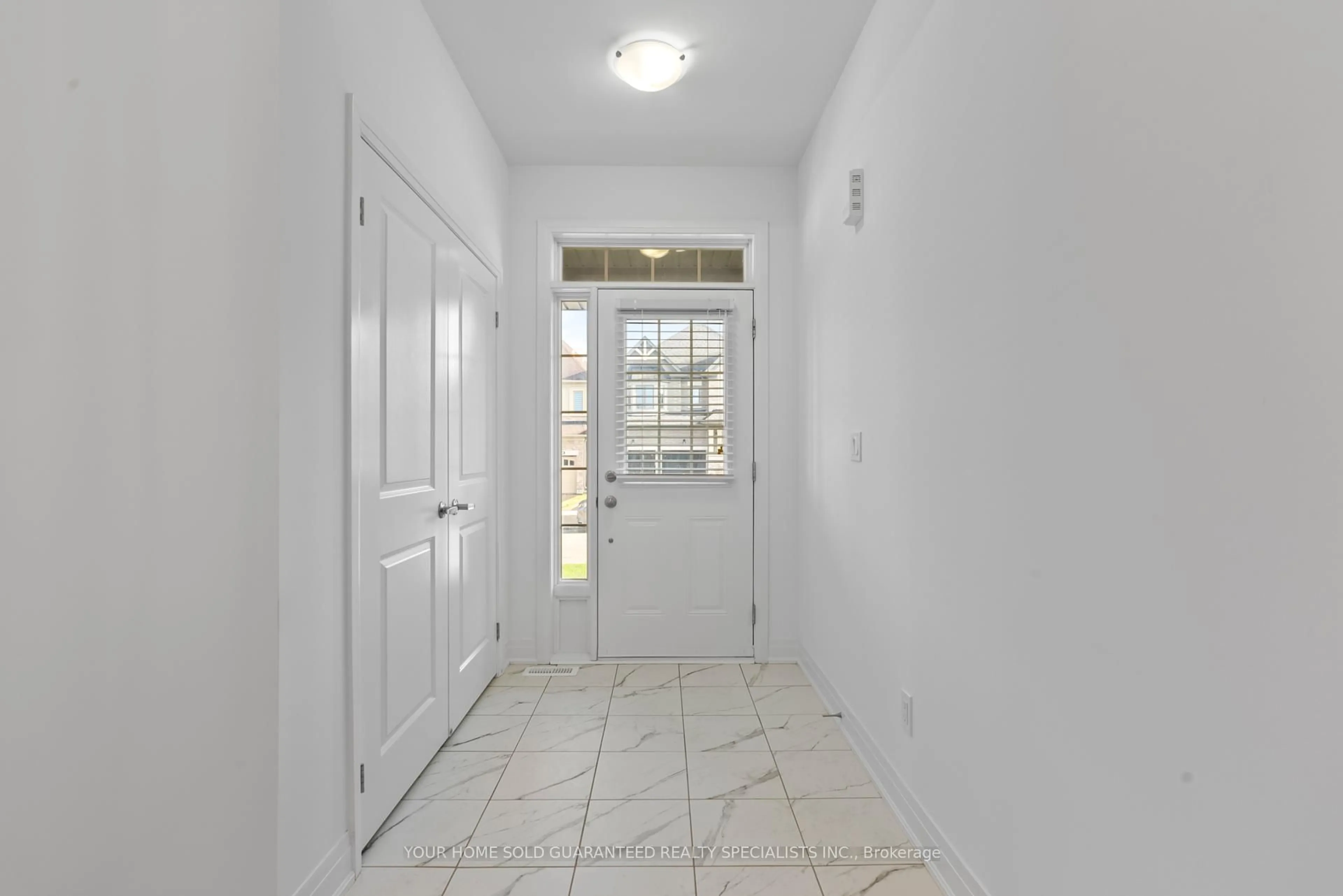 Indoor entryway for 89 Kentledge Ave, East Gwillimbury Ontario L9N 0V9