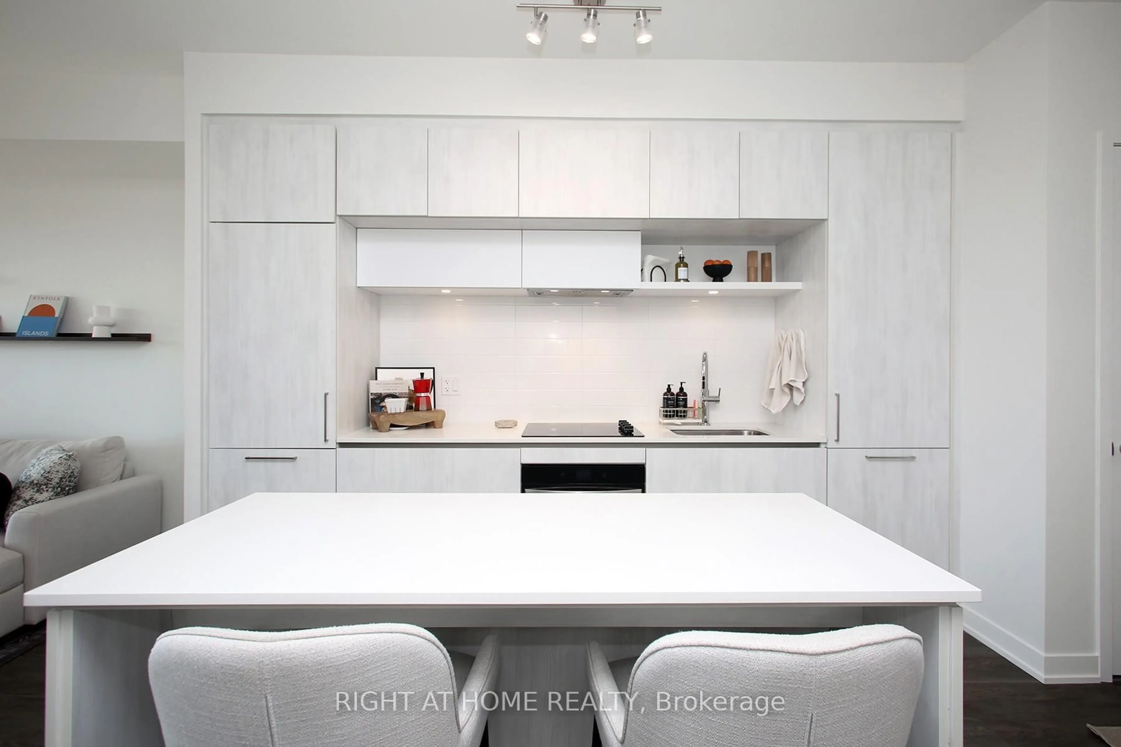Contemporary kitchen, ceramic/tile floor for 6 David Eyer Rd #513, Richmond Hill Ontario L4S 0N5