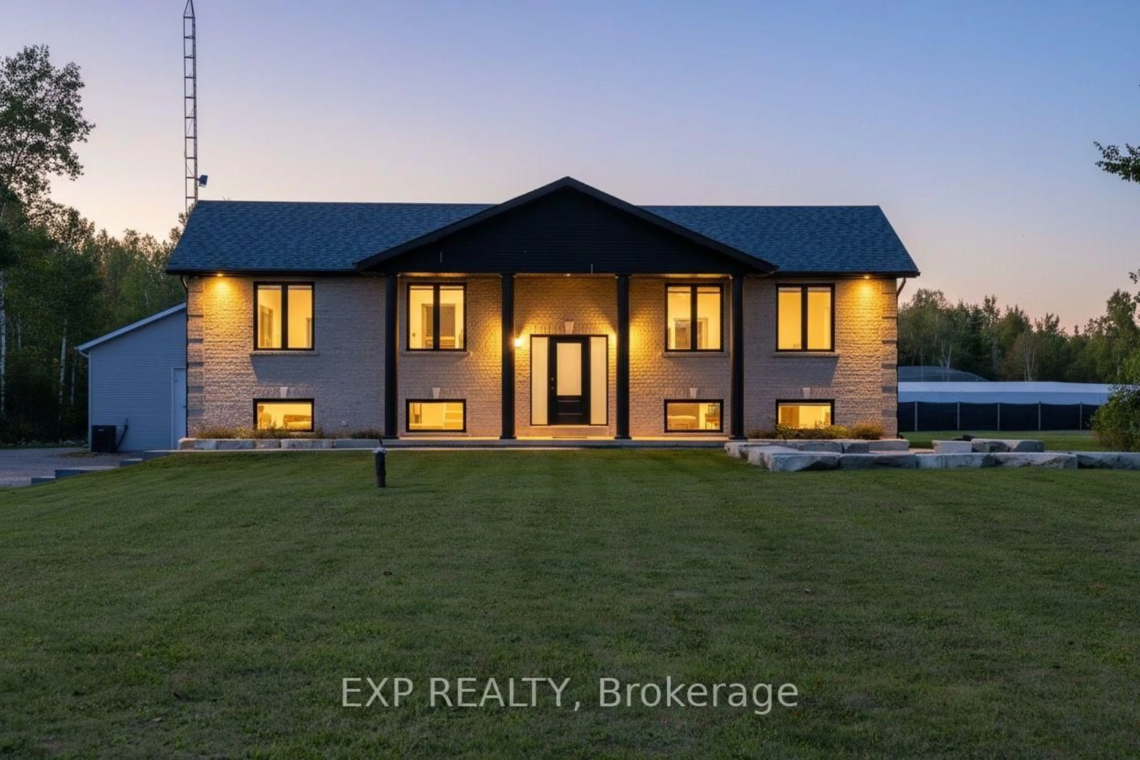 A pic from outside/outdoor area/front of a property/back of a property/a pic from drone, building for 2388 Baseline Rd, Georgina Ontario L4P 3E9