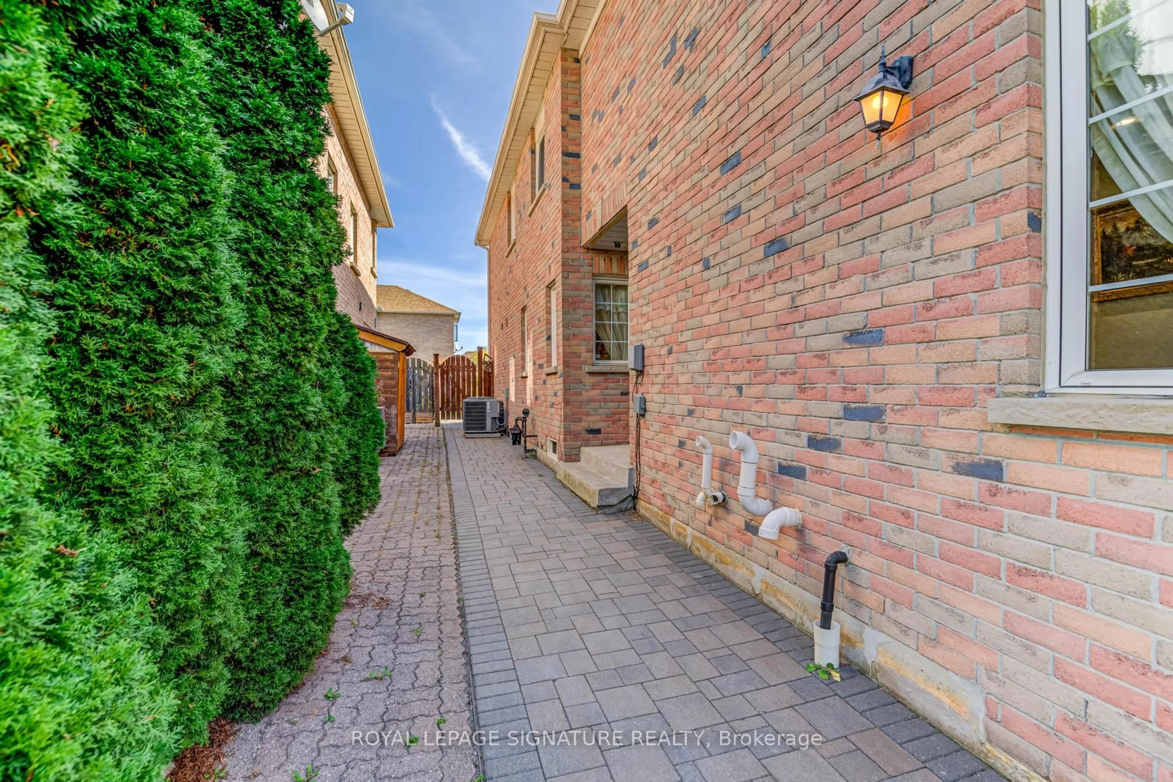 Unknown for 103 Merton St, Richmond Hill Ontario L4E 4P5