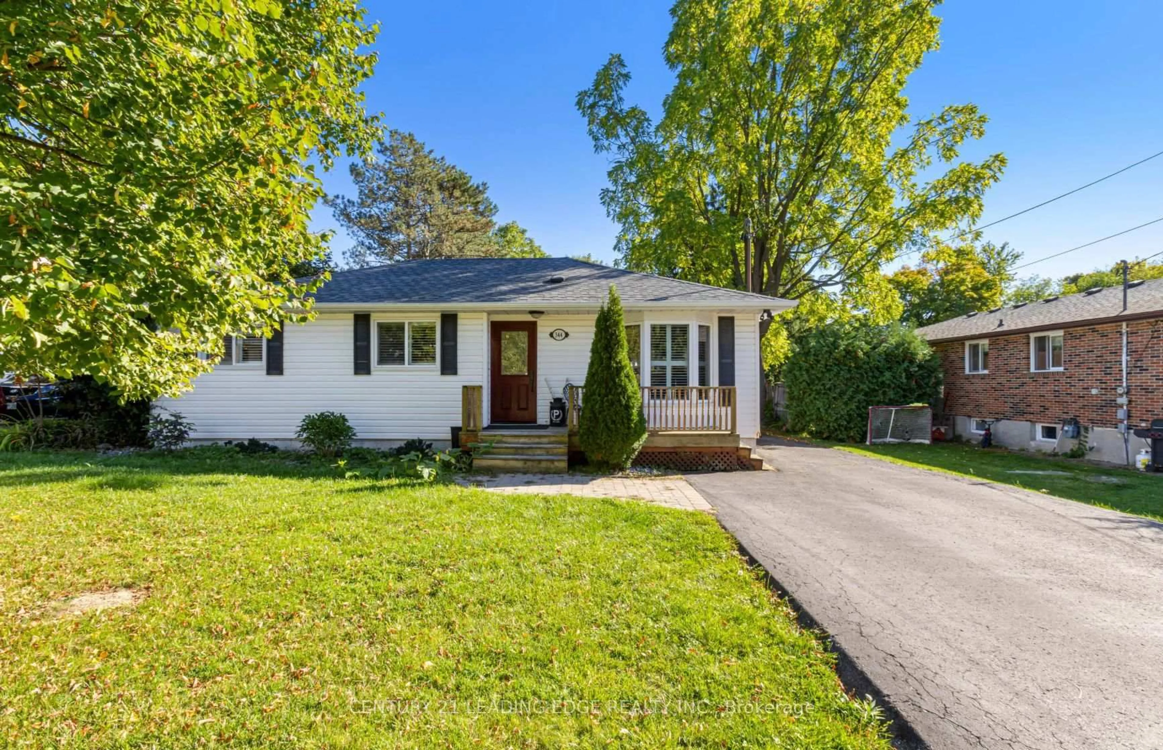 Home with vinyl exterior material, street for 344 SOUTH St, Whitchurch-Stouffville Ontario L4A 7W3