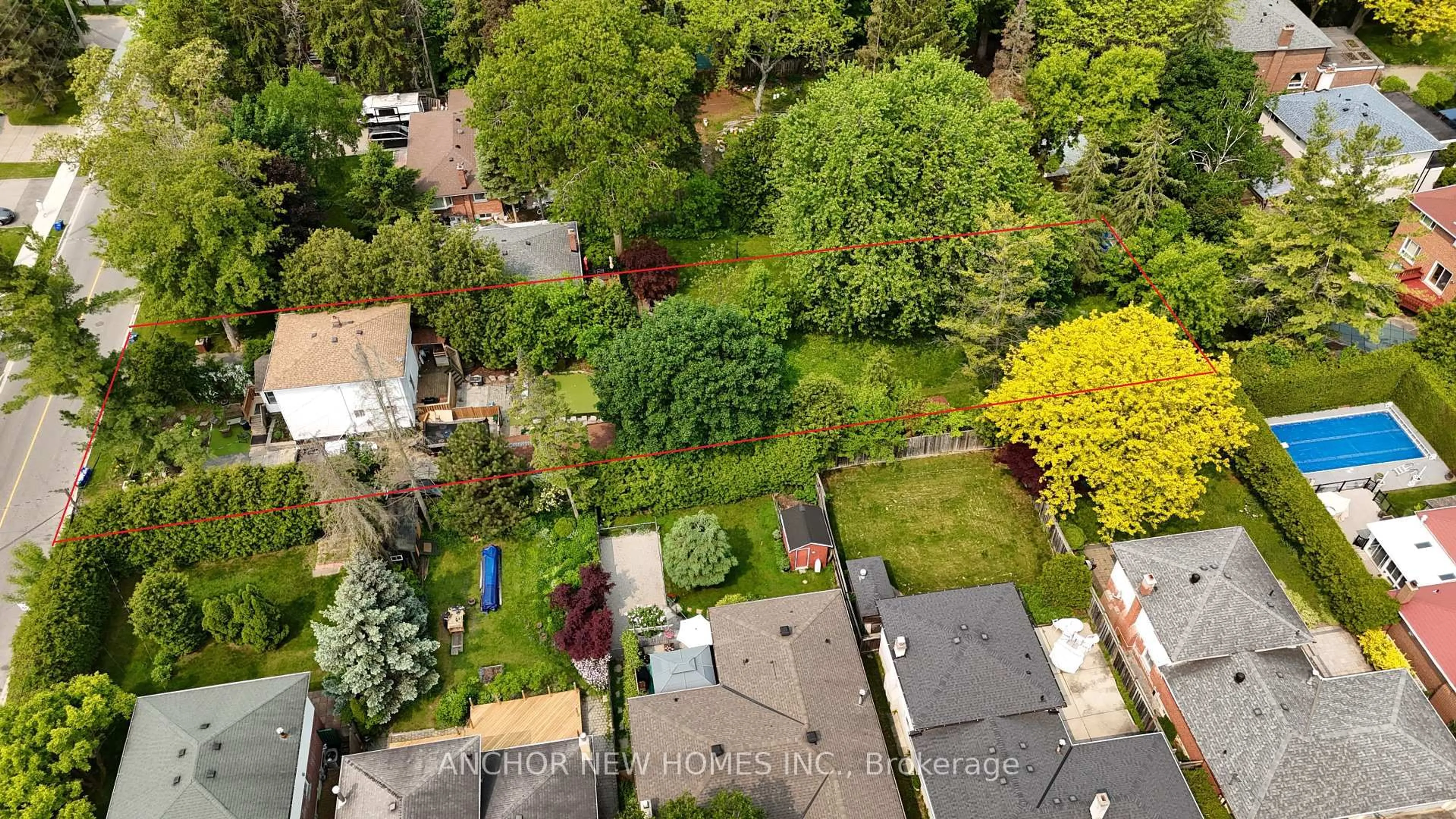 A pic from outside/outdoor area/front of a property/back of a property/a pic from drone, street for 162 Clark Ave, Markham Ontario L3T 1T4