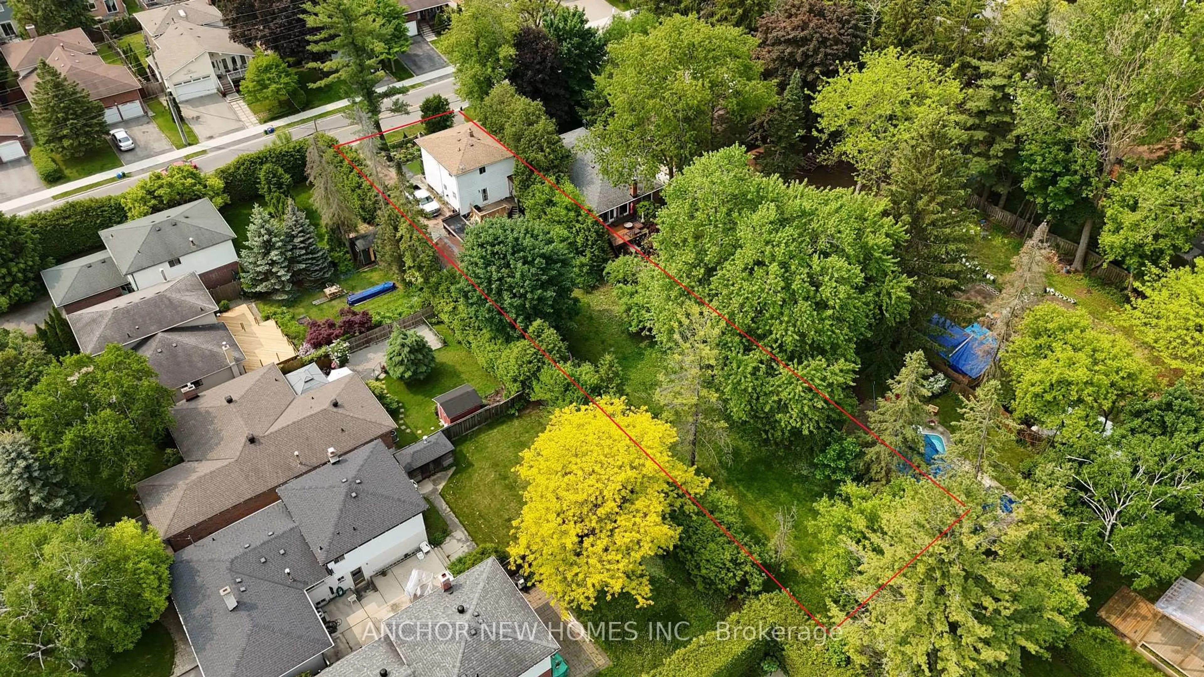 A pic from outside/outdoor area/front of a property/back of a property/a pic from drone, street for 162 Clark Ave, Markham Ontario L3T 1T4