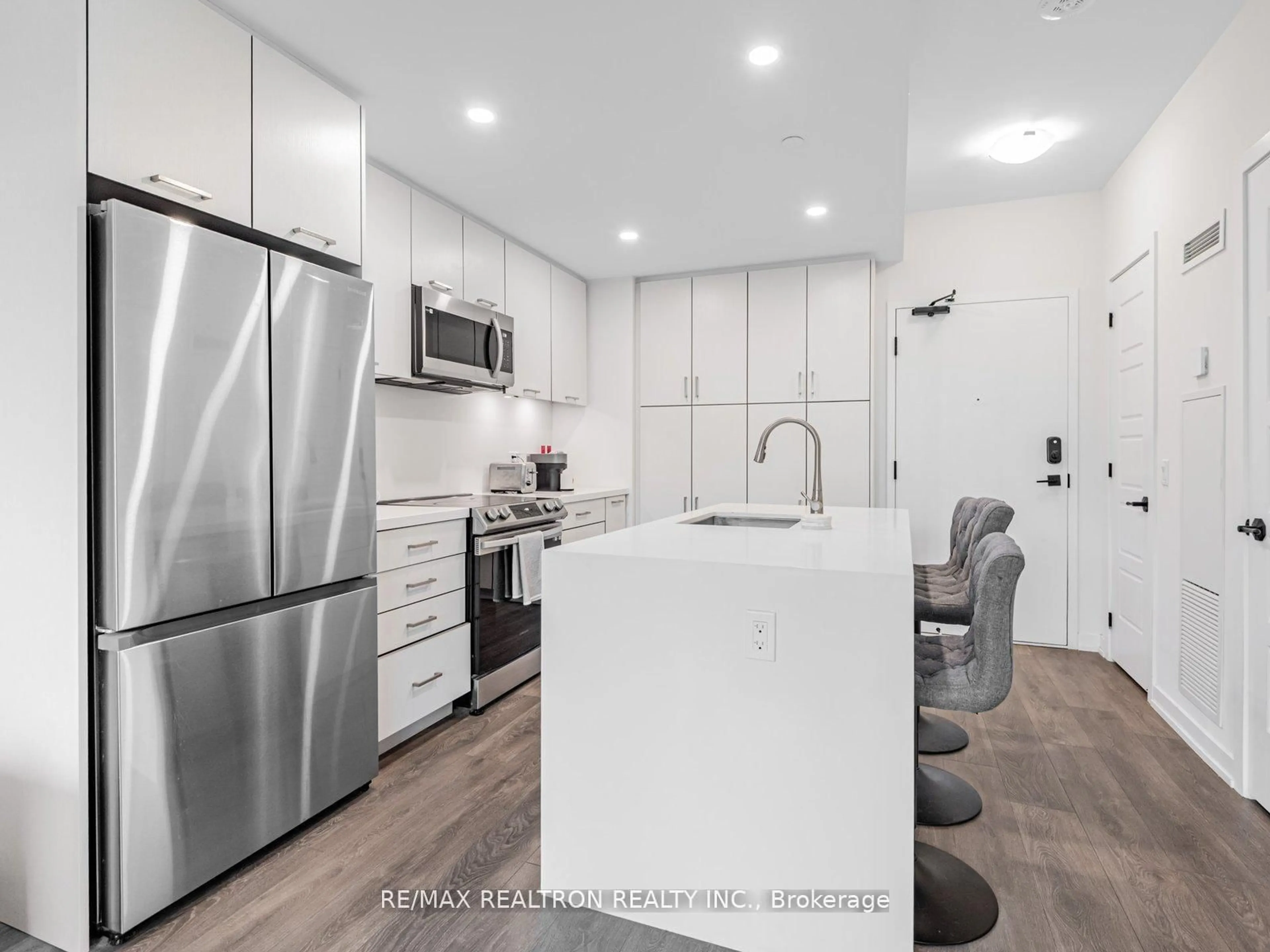 Open concept kitchen, ceramic/tile floor for 415 Sea Ray Ave #345, Innisfil Ontario L9S 0R5