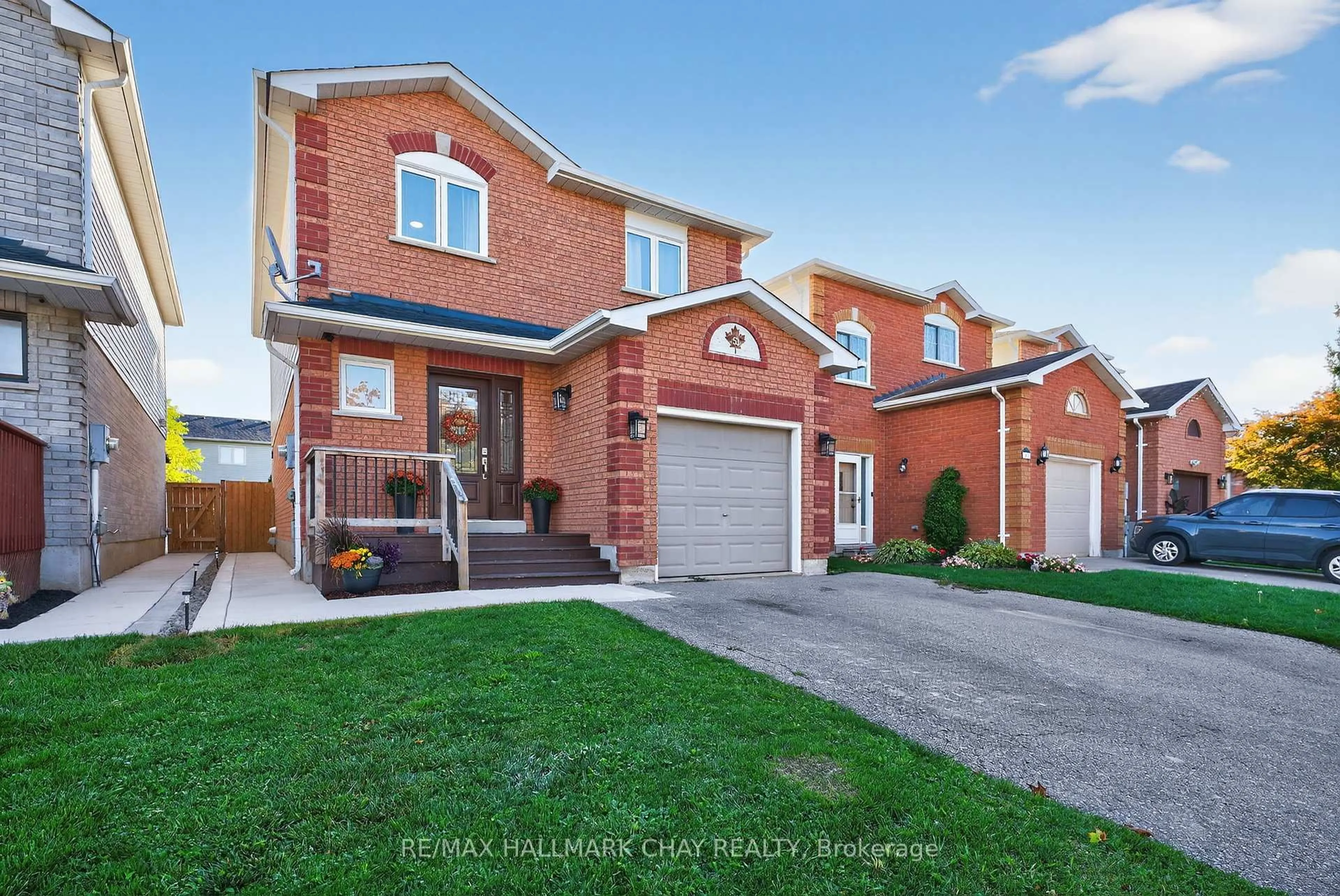 Home with brick exterior material, street for 53 McKnight Cres, New Tecumseth Ontario L0G 1W0