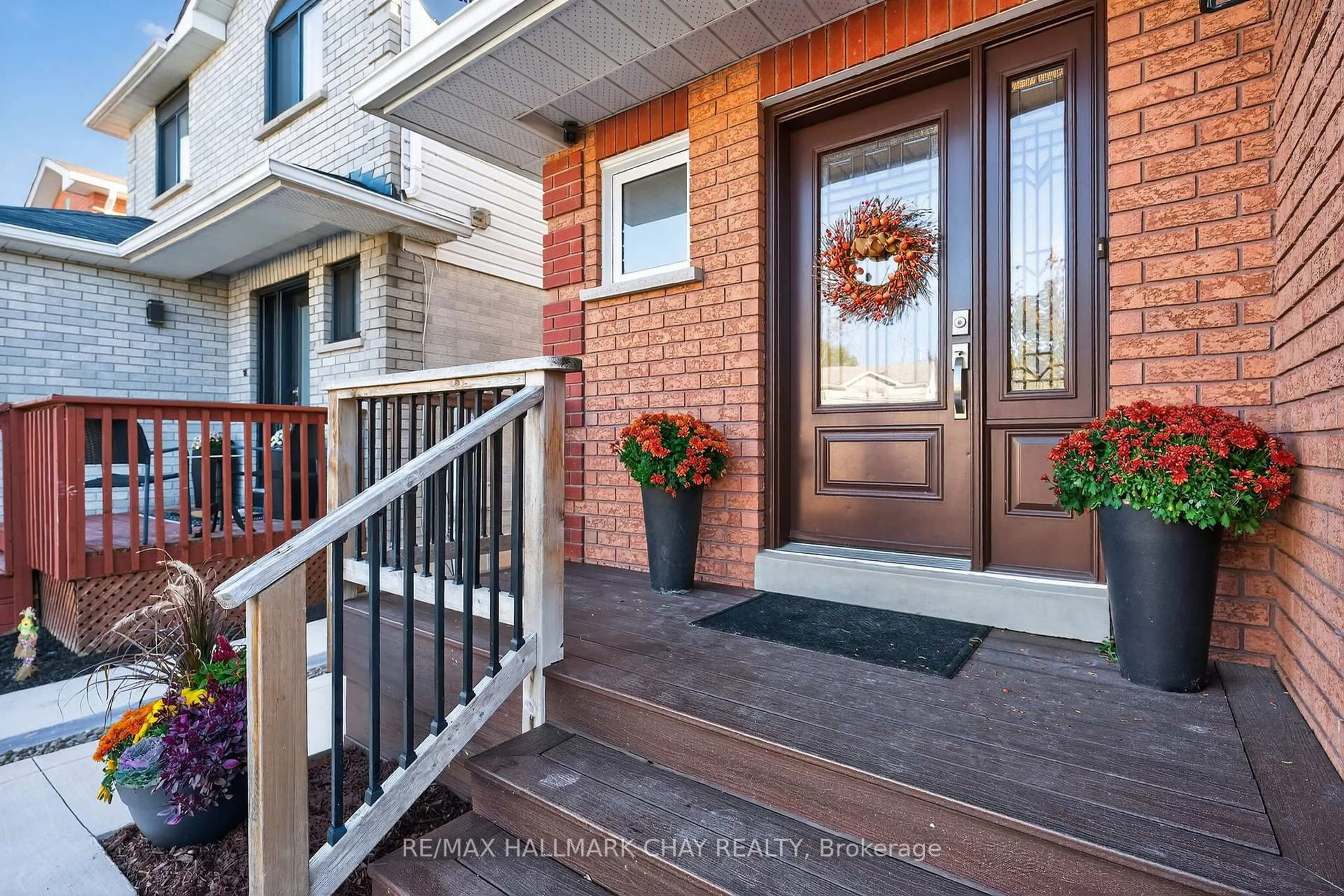 Indoor entryway for 53 McKnight Cres, New Tecumseth Ontario L0G 1W0
