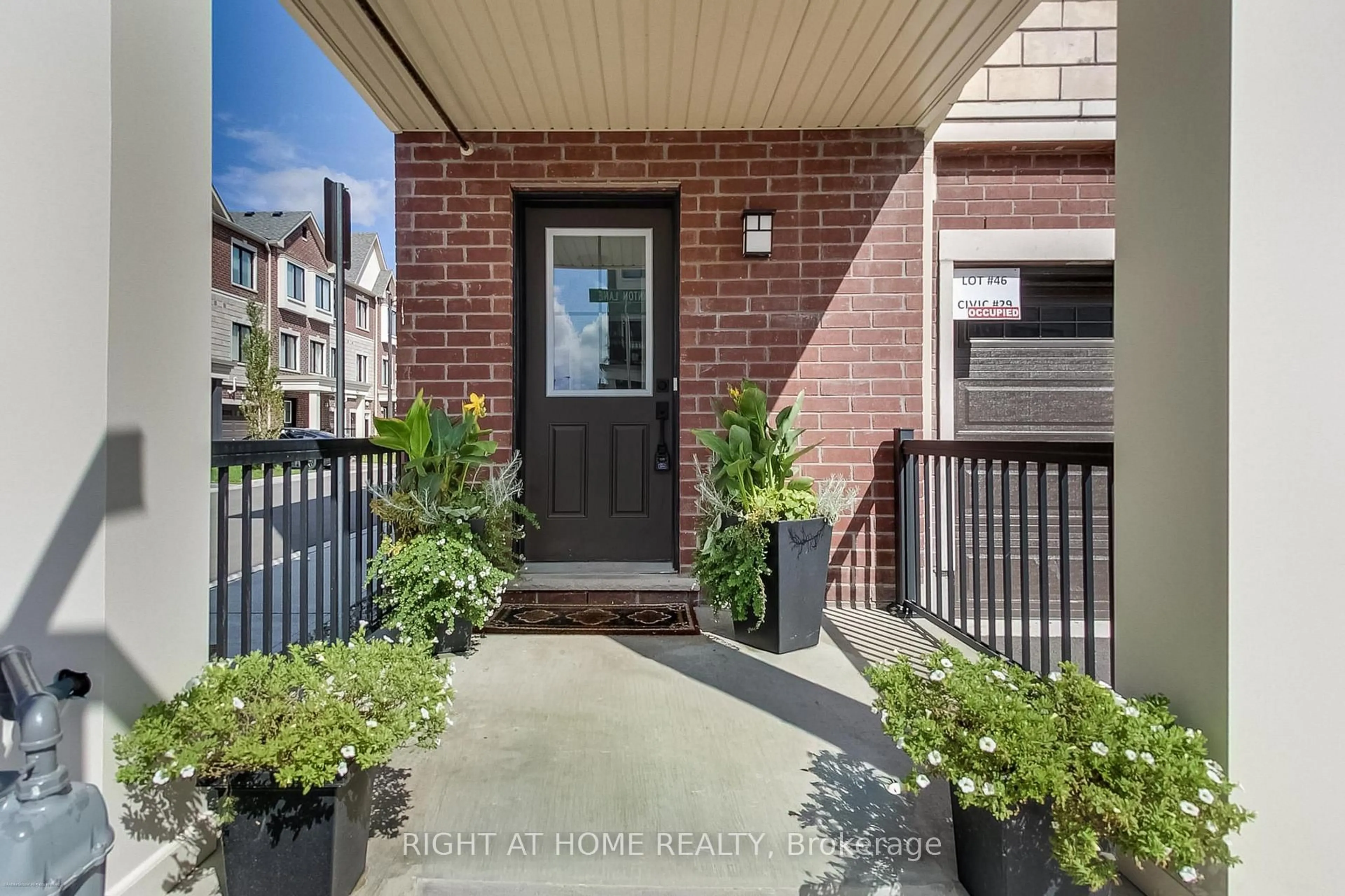 Indoor entryway for 29 Canton Lane, Whitchurch-Stouffville Ontario L4A 4W8