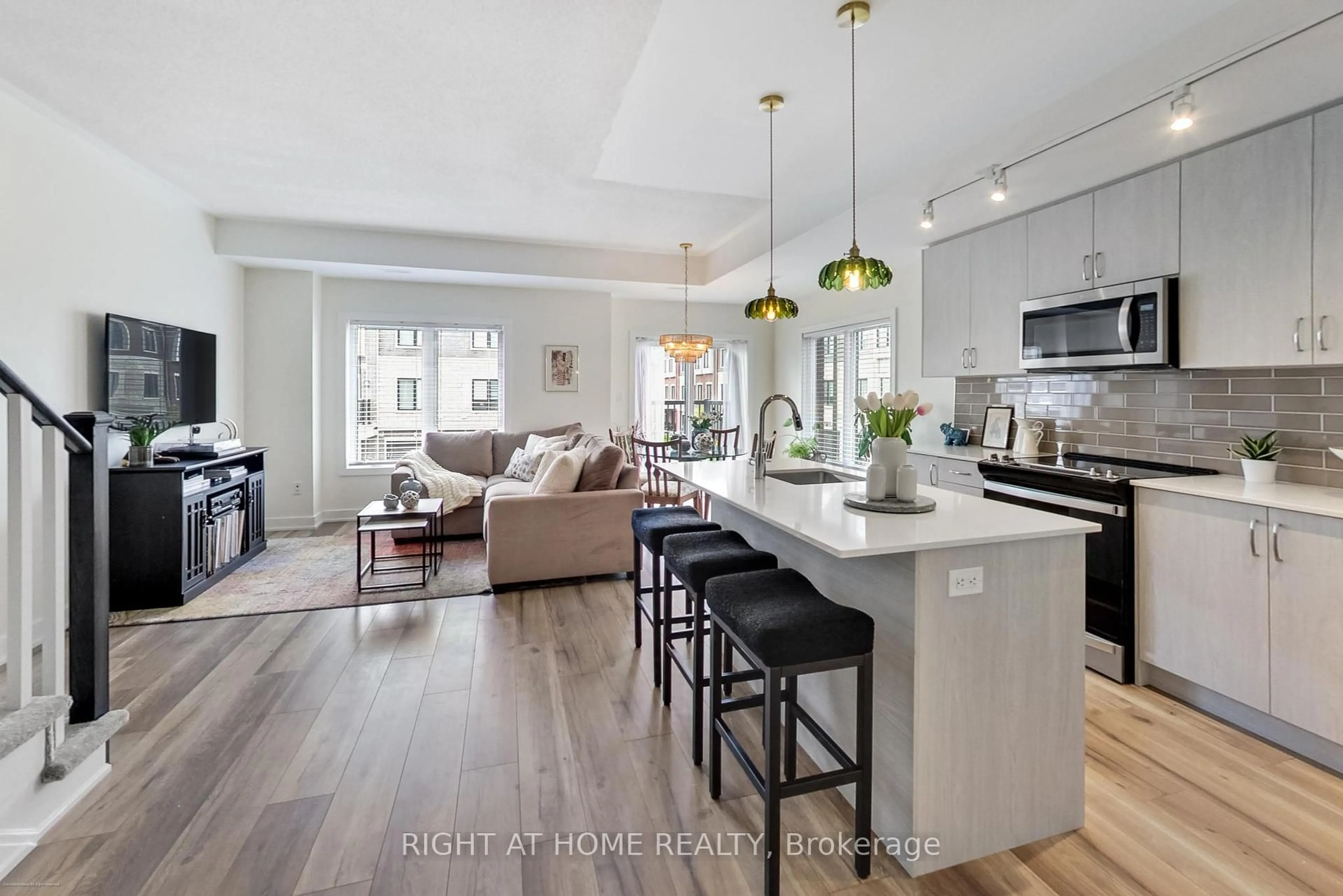 Open concept kitchen, unknown for 29 Canton Lane, Whitchurch-Stouffville Ontario L4A 4W8