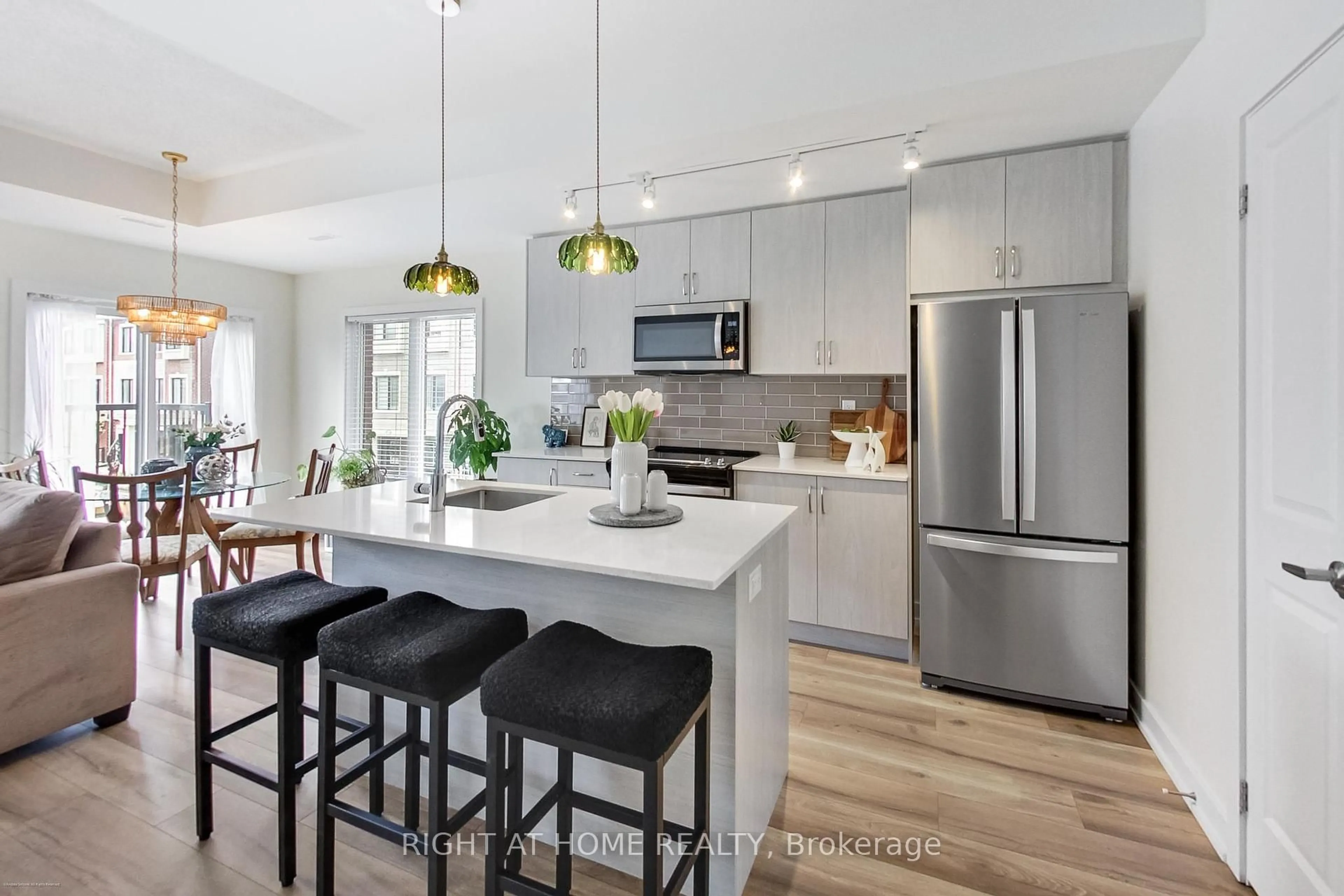 Open concept kitchen, unknown for 29 Canton Lane, Whitchurch-Stouffville Ontario L4A 4W8