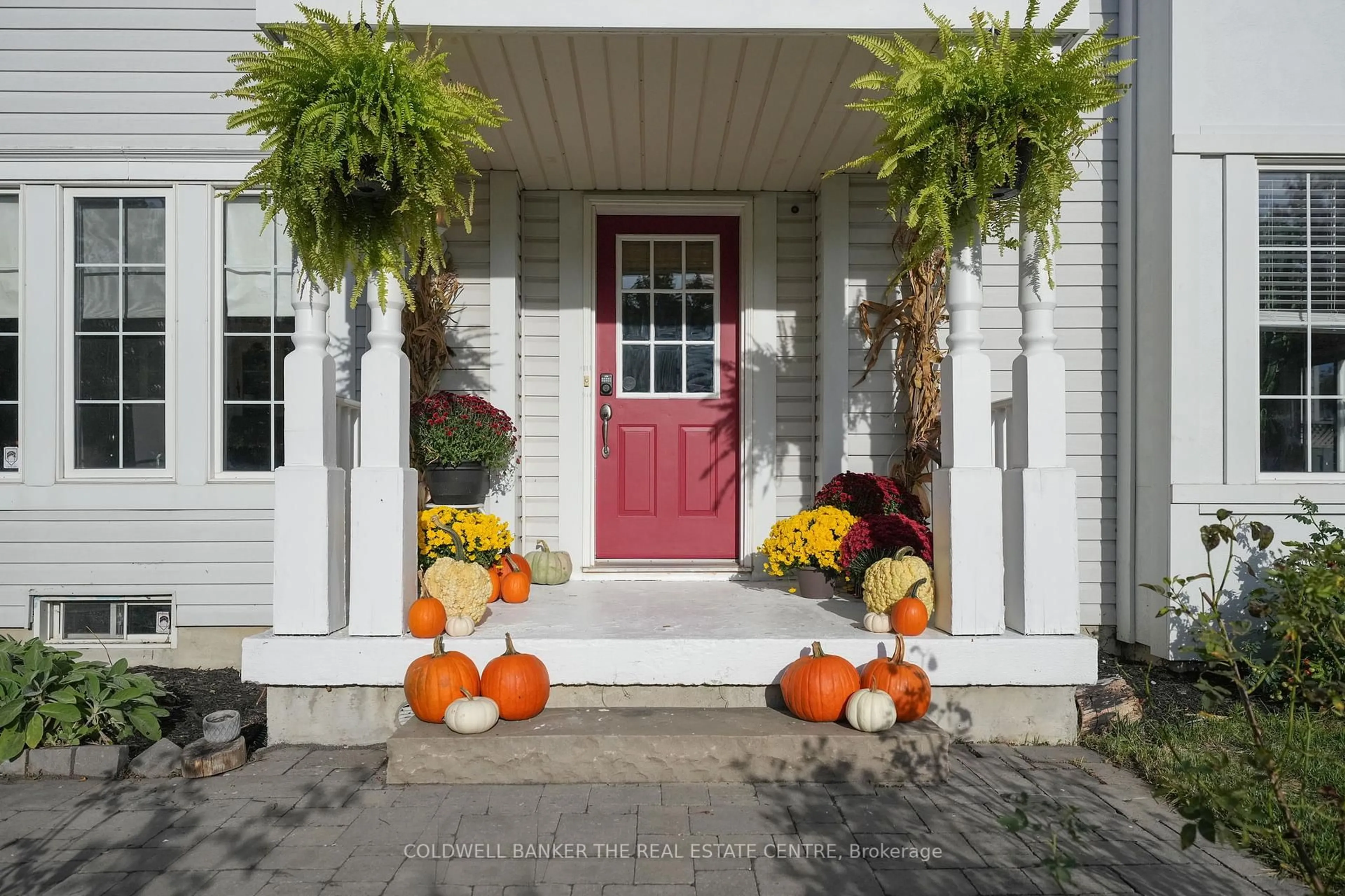 Indoor entryway for 1 Mcgahey St, New Tecumseth Ontario L0G 1W0