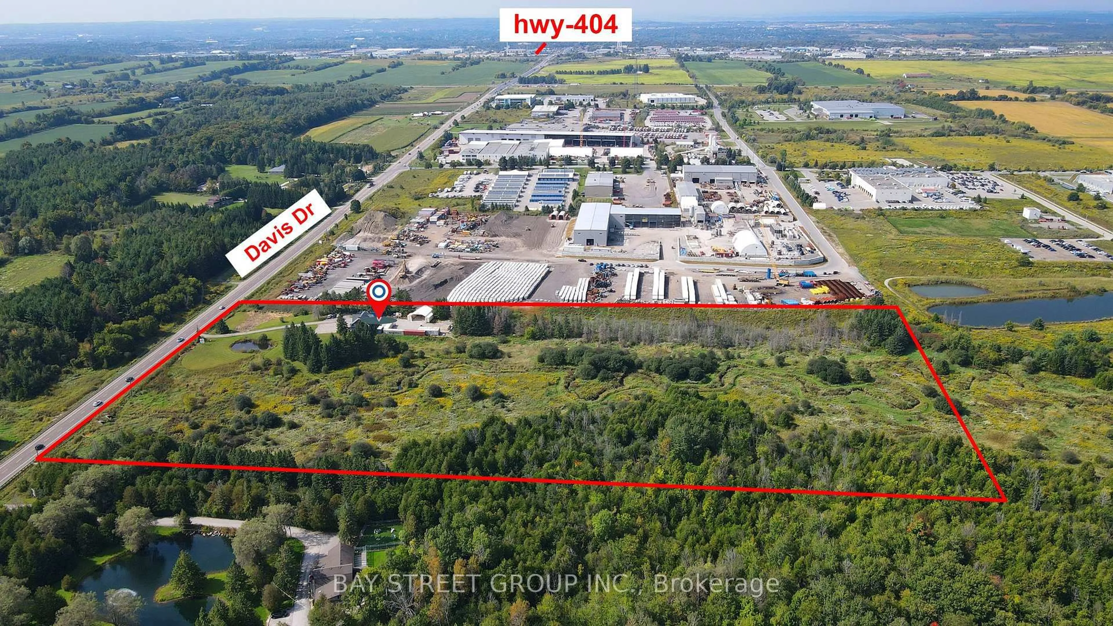 A pic from outside/outdoor area/front of a property/back of a property/a pic from drone, building for 2768 Davis Dr, East Gwillimbury Ontario L3Y 4W1