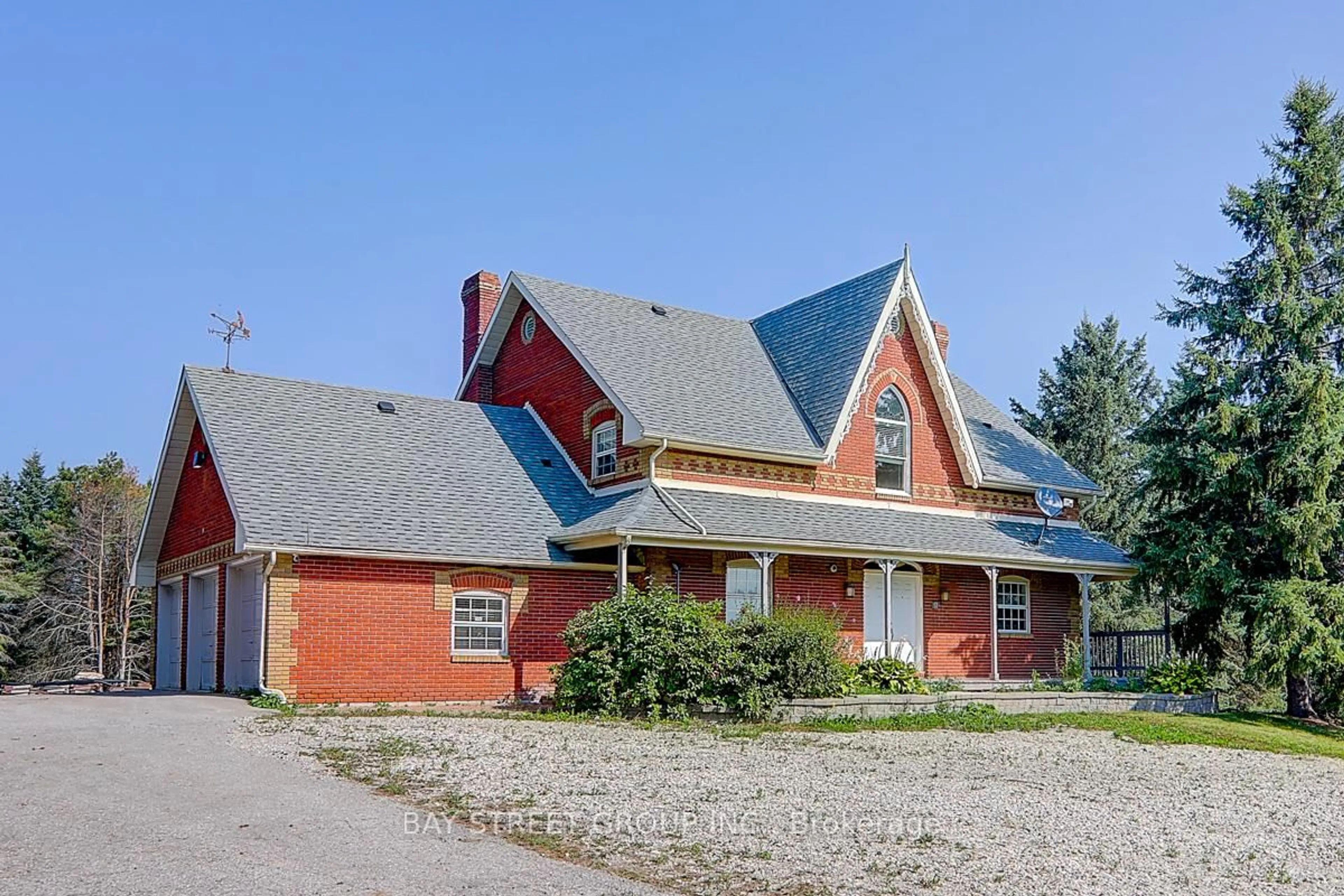 Home with brick exterior material, street for 2768 Davis Dr, East Gwillimbury Ontario L3Y 4W1
