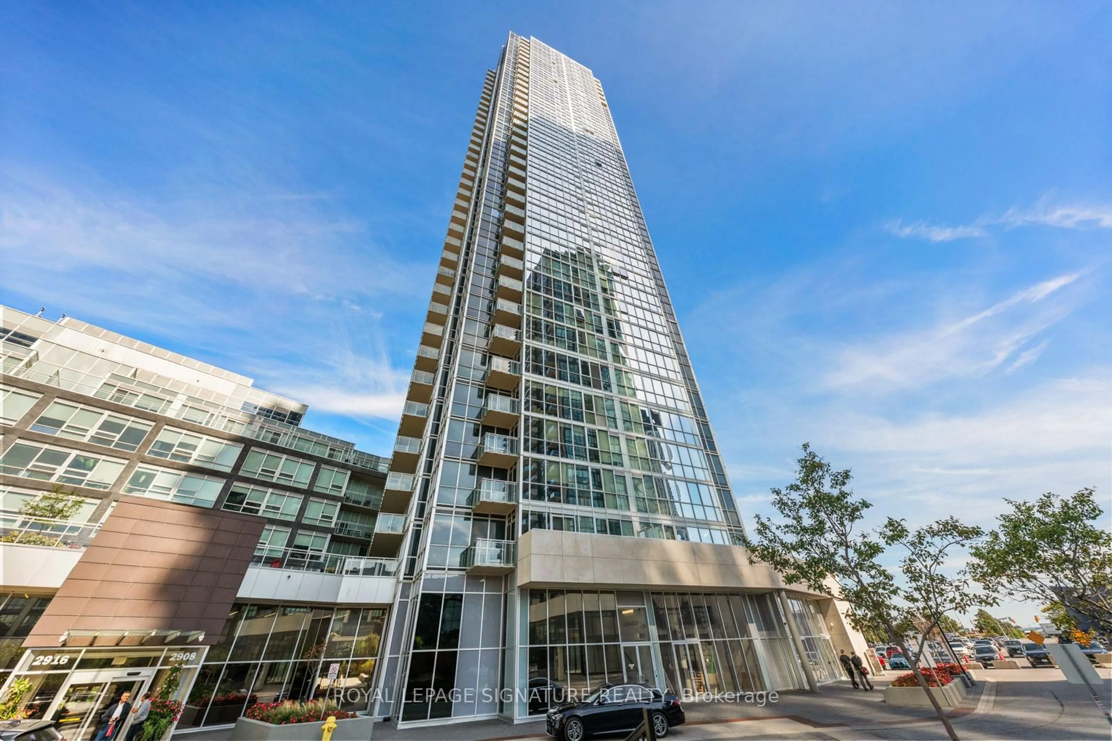 Indoor foyer for 2908 Highway 7 #1104, Vaughan Ontario L4K 0K5