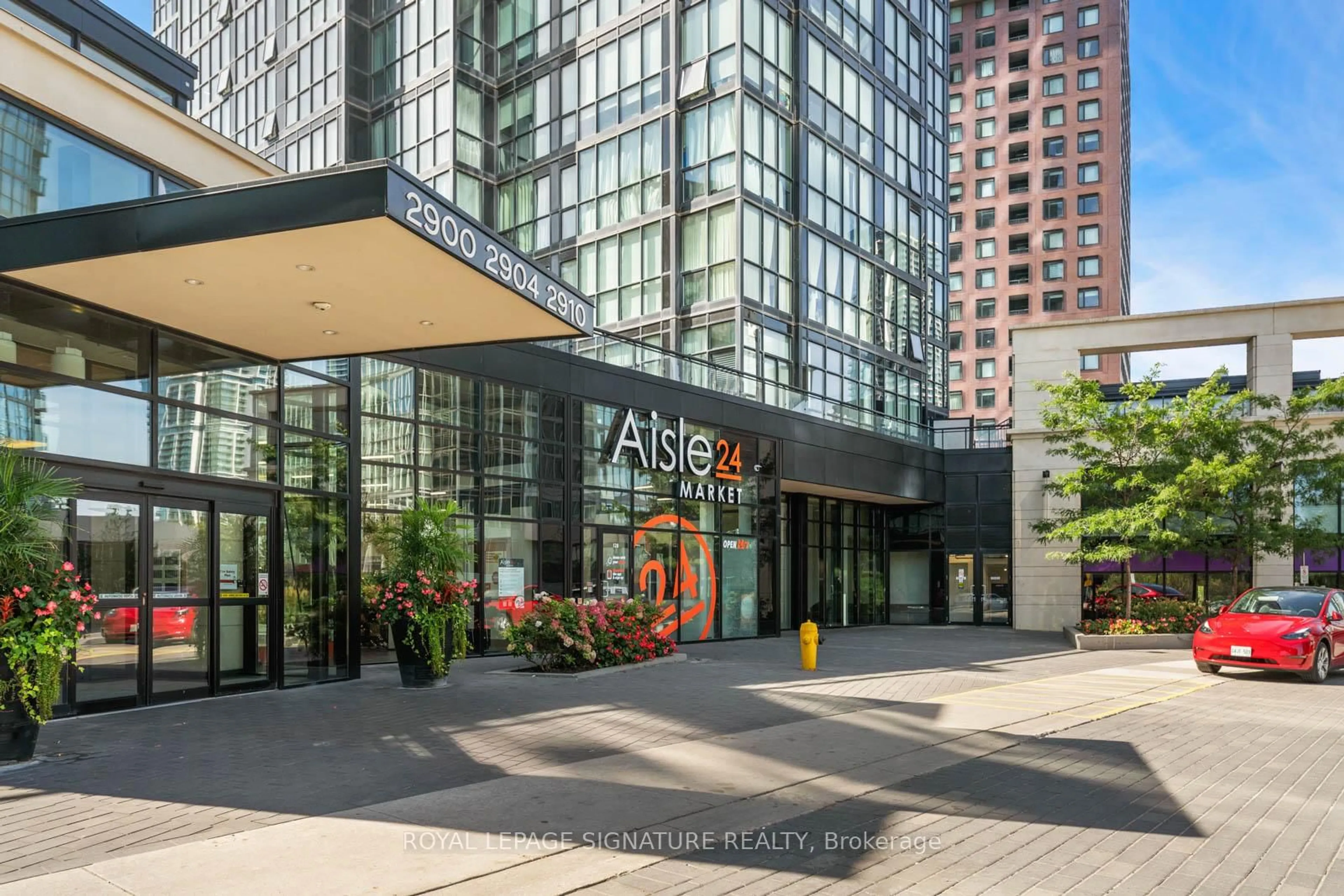 Indoor foyer for 2908 Highway 7 #1104, Vaughan Ontario L4K 0K5