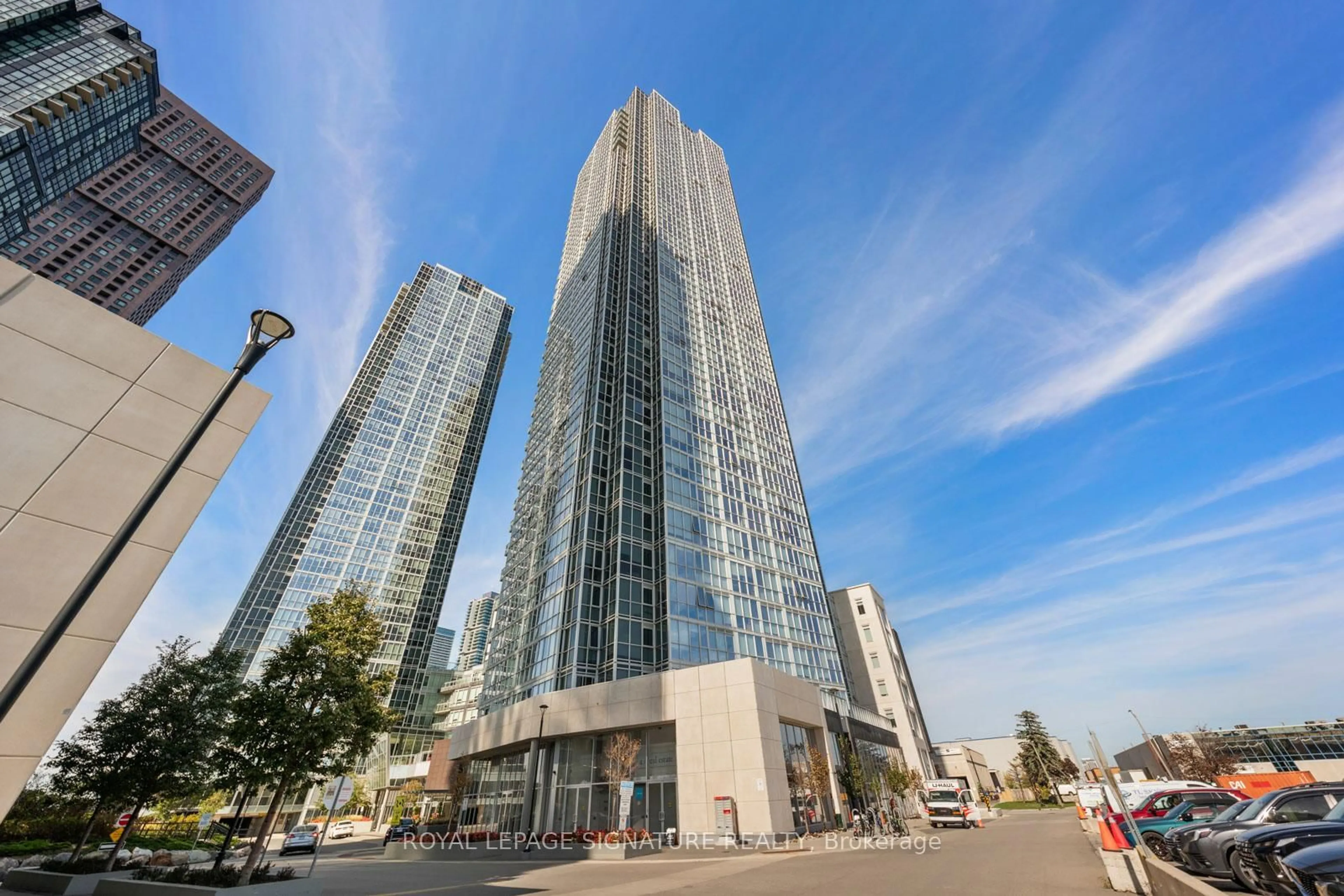 Indoor foyer for 2908 Highway 7 #1104, Vaughan Ontario L4K 0K5