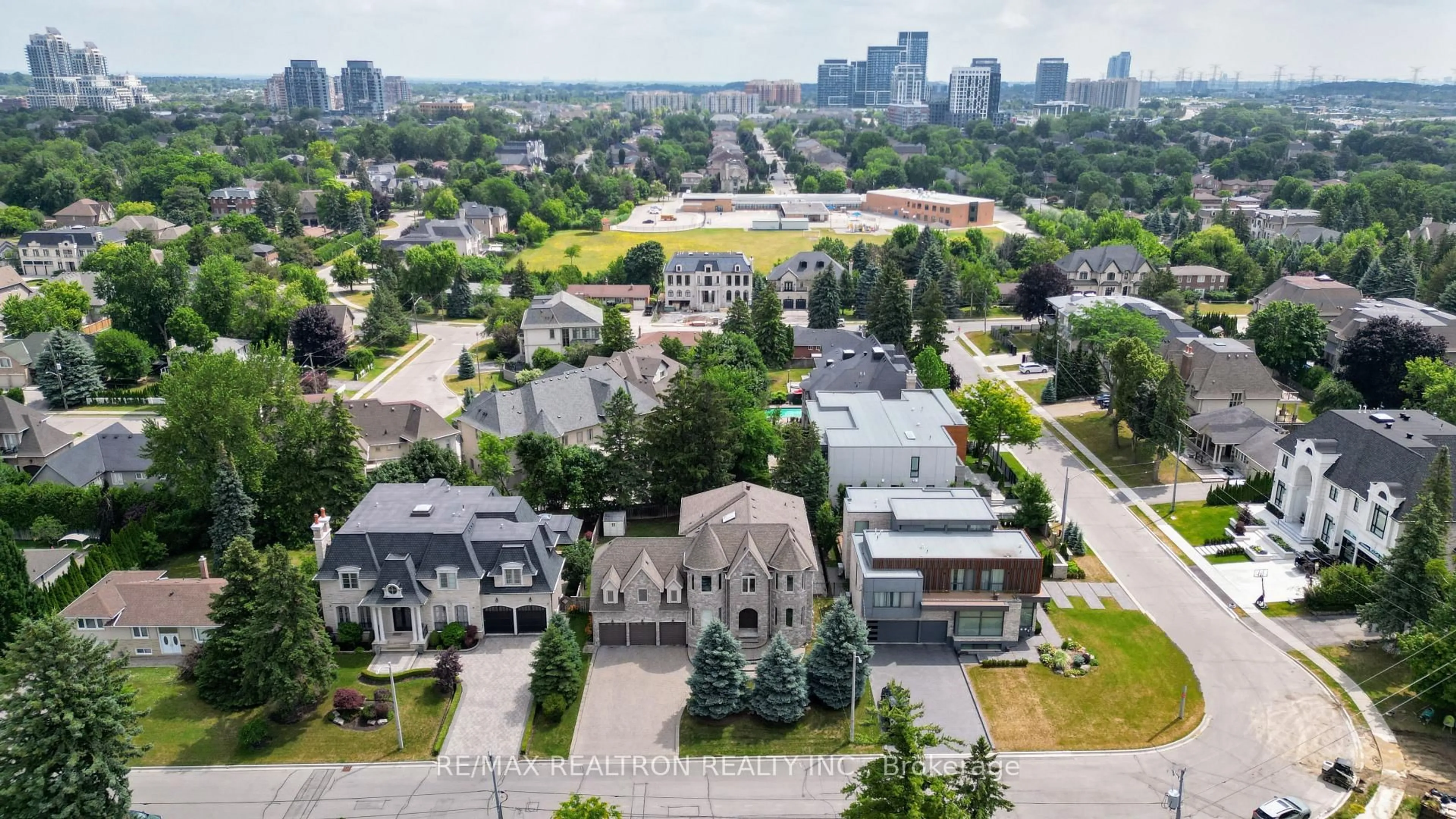 A pic from outside/outdoor area/front of a property/back of a property/a pic from drone, city buildings view from balcony for 12 Orlon Cres, Richmond Hill Ontario L4C 6S5