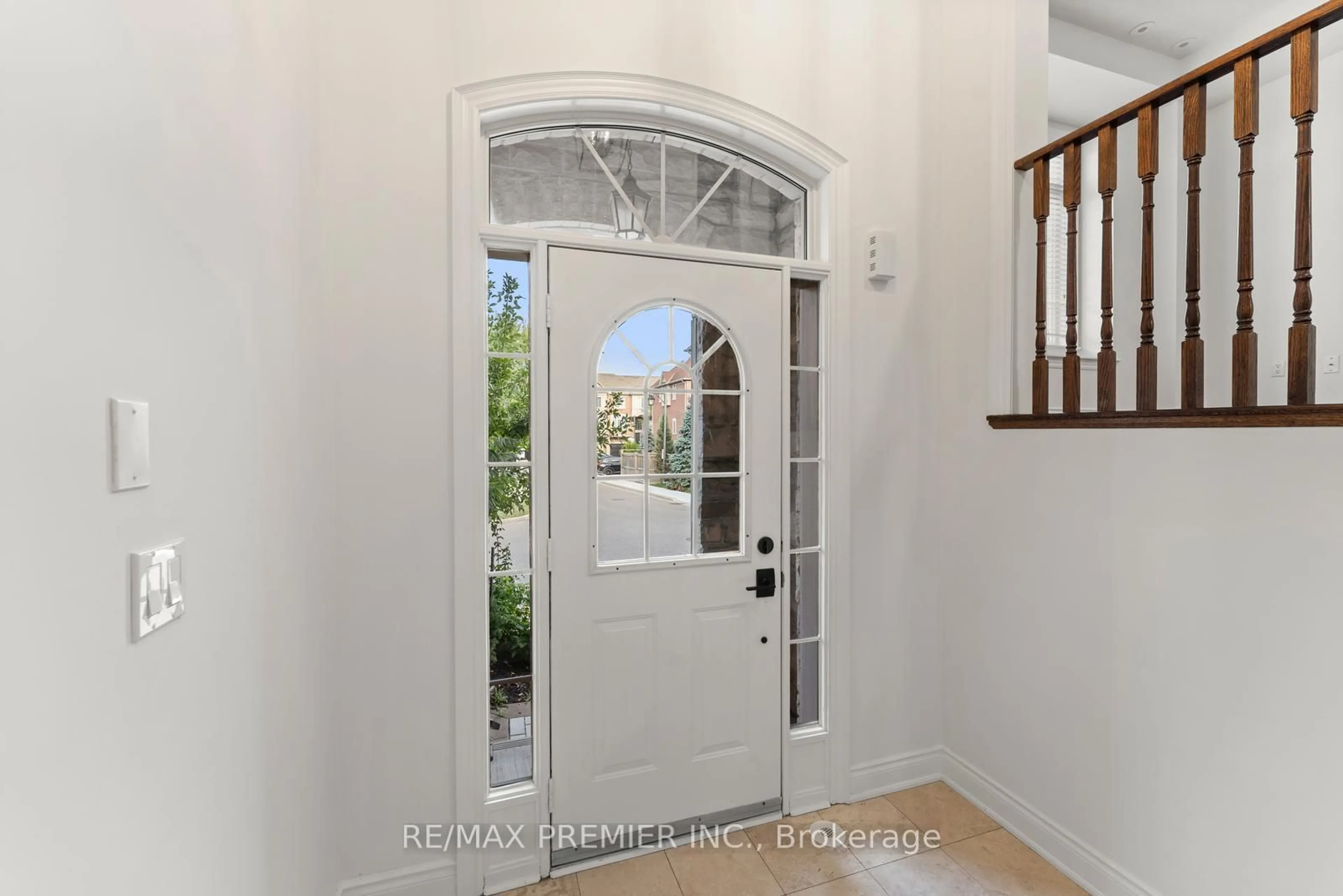 Indoor entryway for 34 George Bogg Rd, Vaughan Ontario L4L 0A3