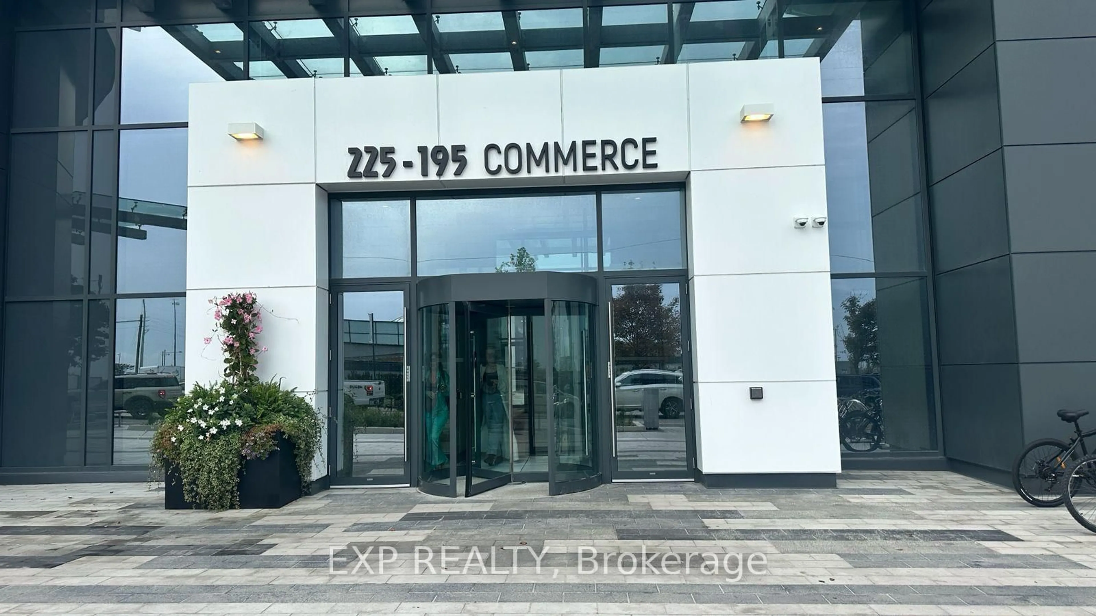 Indoor foyer for 195 Commerce St #1705, Vaughan Ontario L4K 0P9