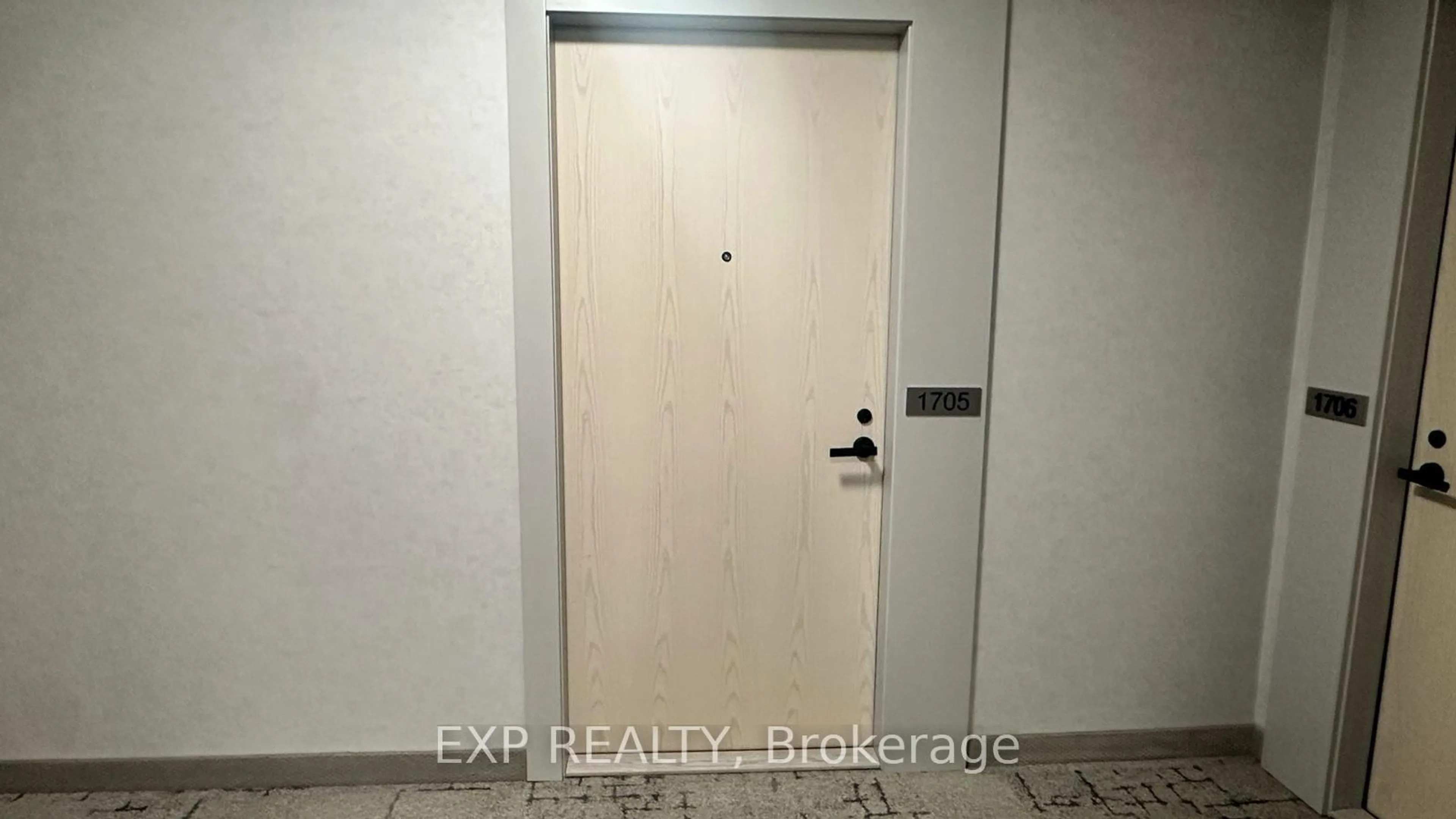 Indoor entryway for 195 Commerce St #1705, Vaughan Ontario L4K 0P9