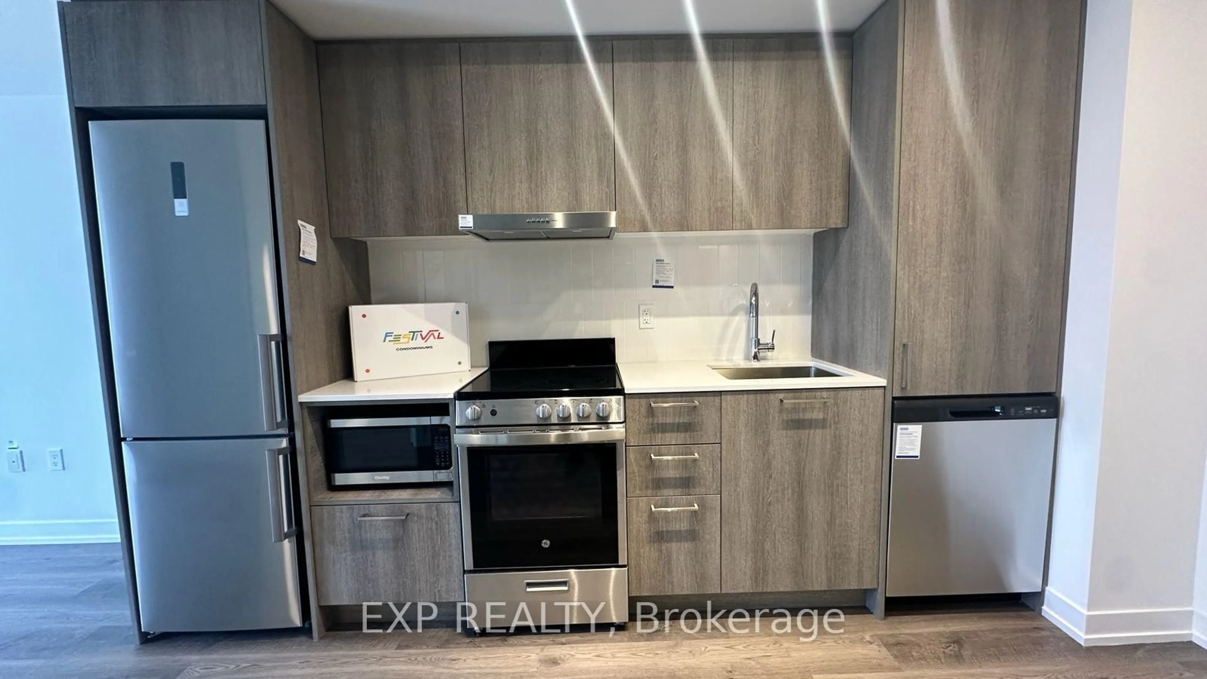 Standard kitchen, unknown for 195 Commerce St #1705, Vaughan Ontario L4K 0P9