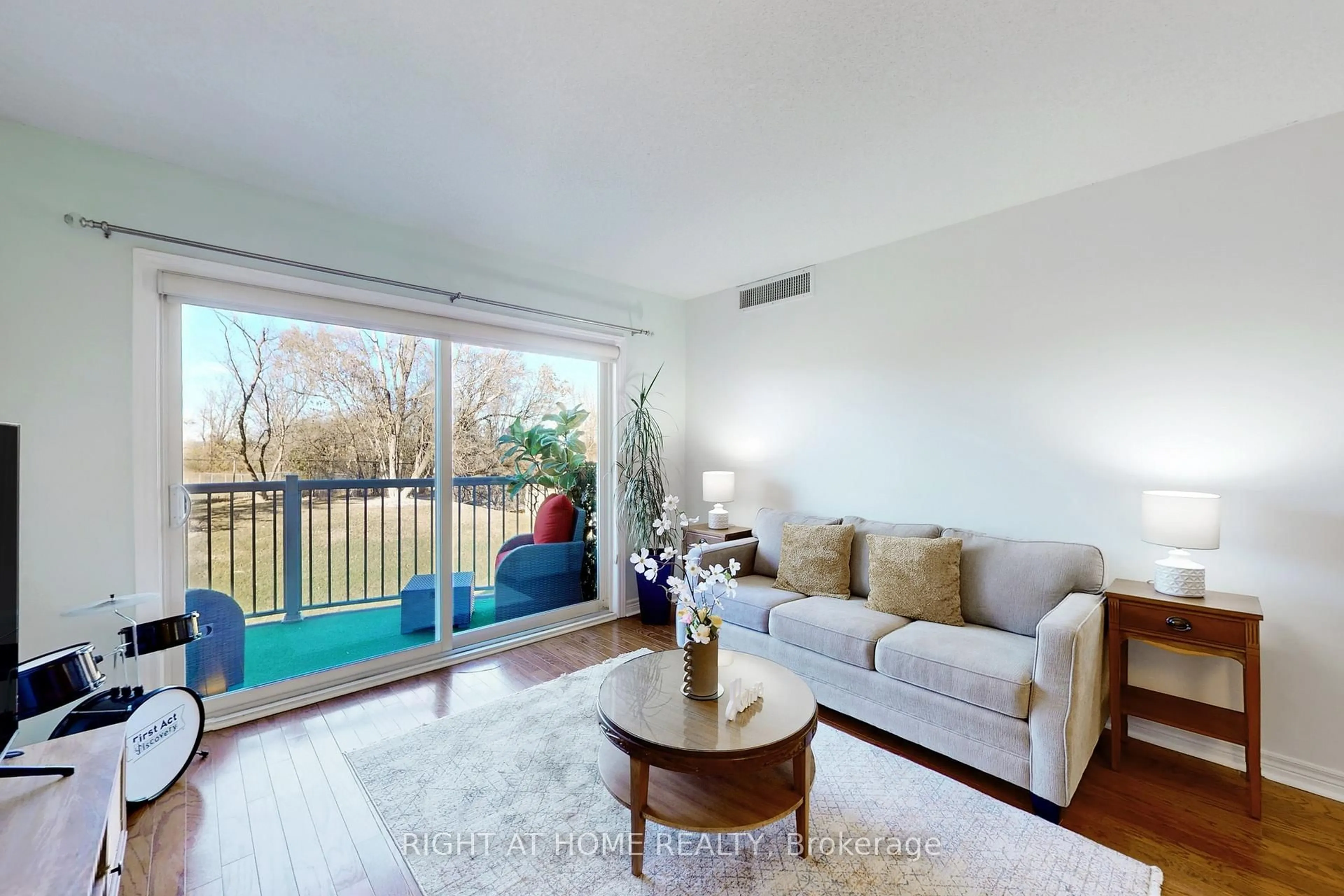 Living room with furniture, wood/laminate floor for 32 Church St #214, King Ontario L0G 1T0