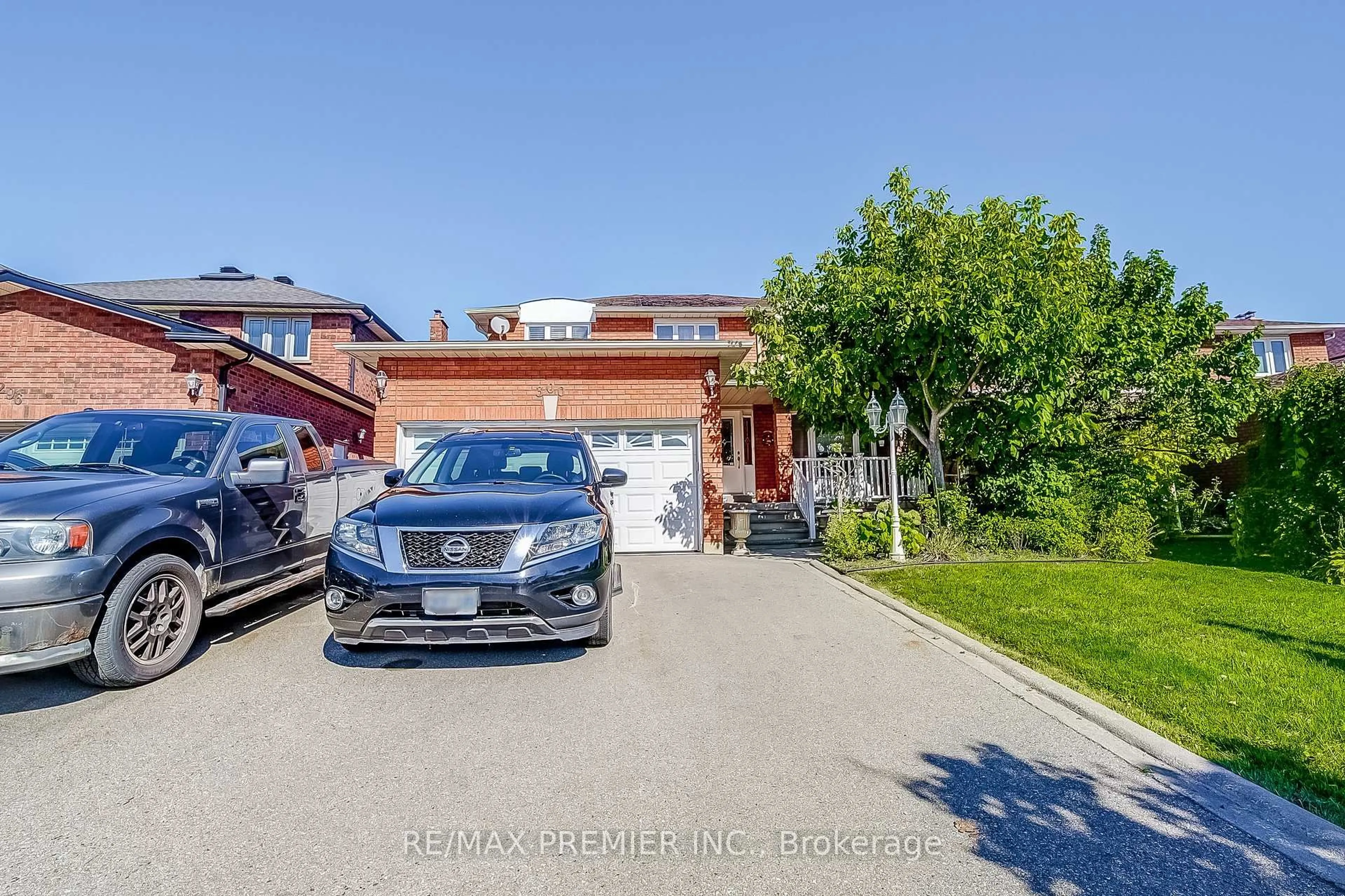 Home with brick exterior material, street for 300 Belview Ave, Vaughan Ontario L4L 7V7