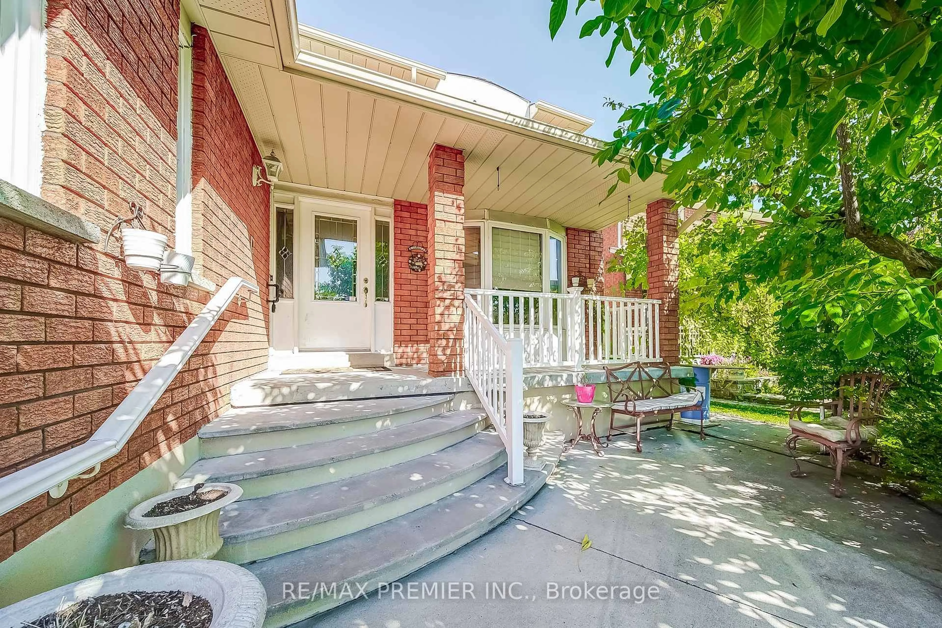 Home with brick exterior material, street for 300 Belview Ave, Vaughan Ontario L4L 7V7