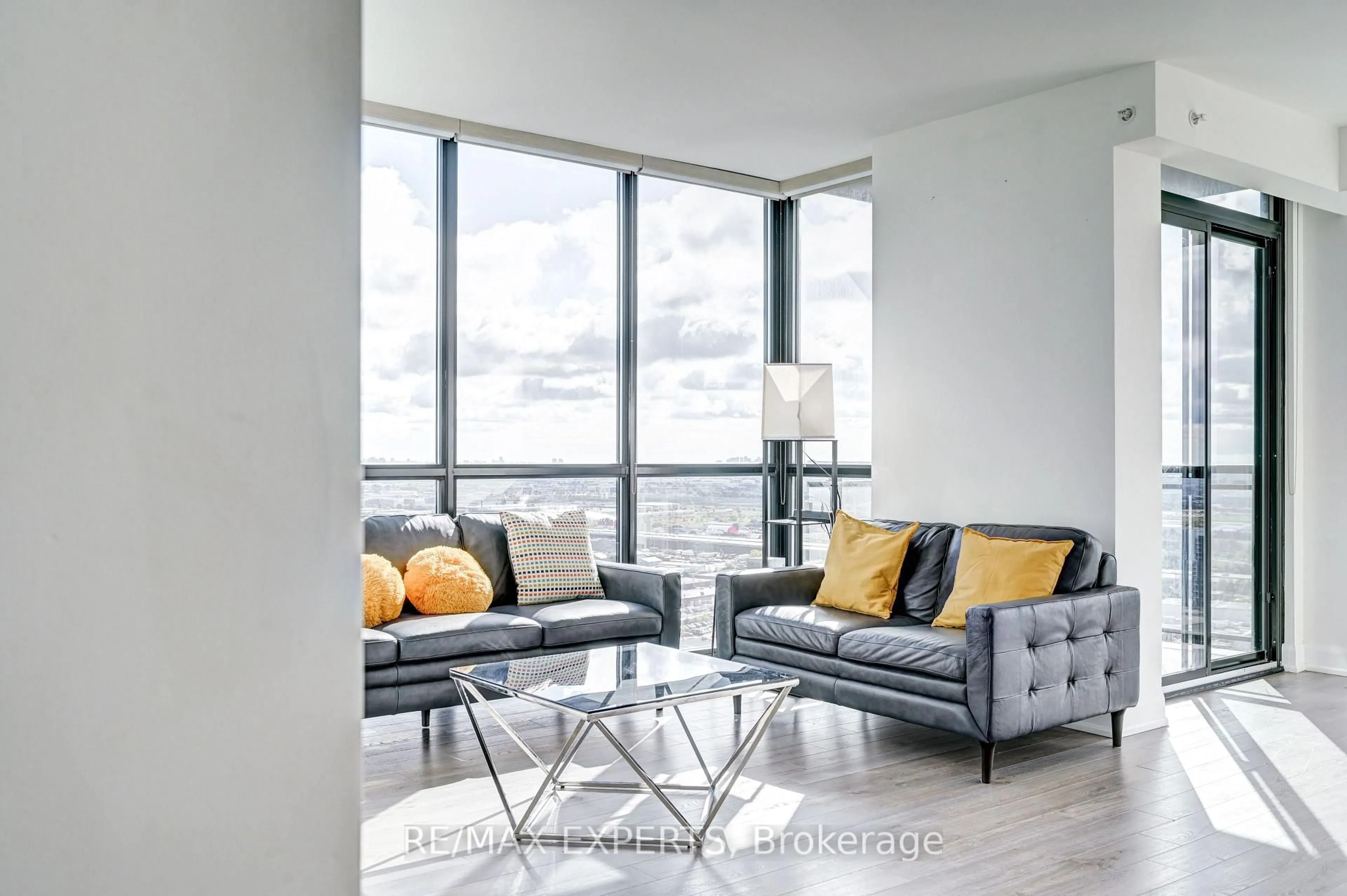 Living room with furniture, unknown for 2910 Highway 7 Rd #3002, Vaughan Ontario L4K 0H8
