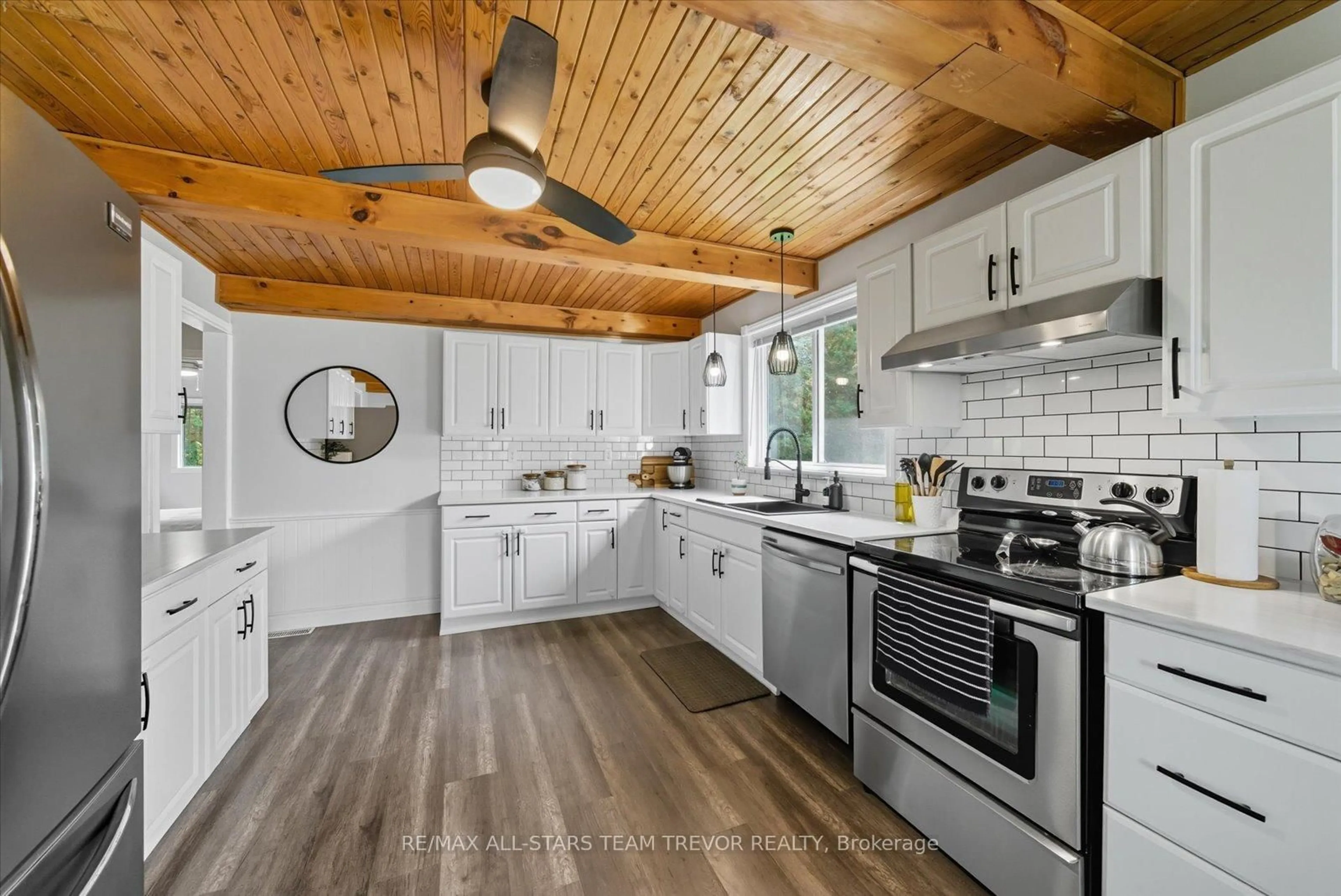 Open concept kitchen, unknown for 142 Virginia Blvd, Georgina Ontario L0E 1R0