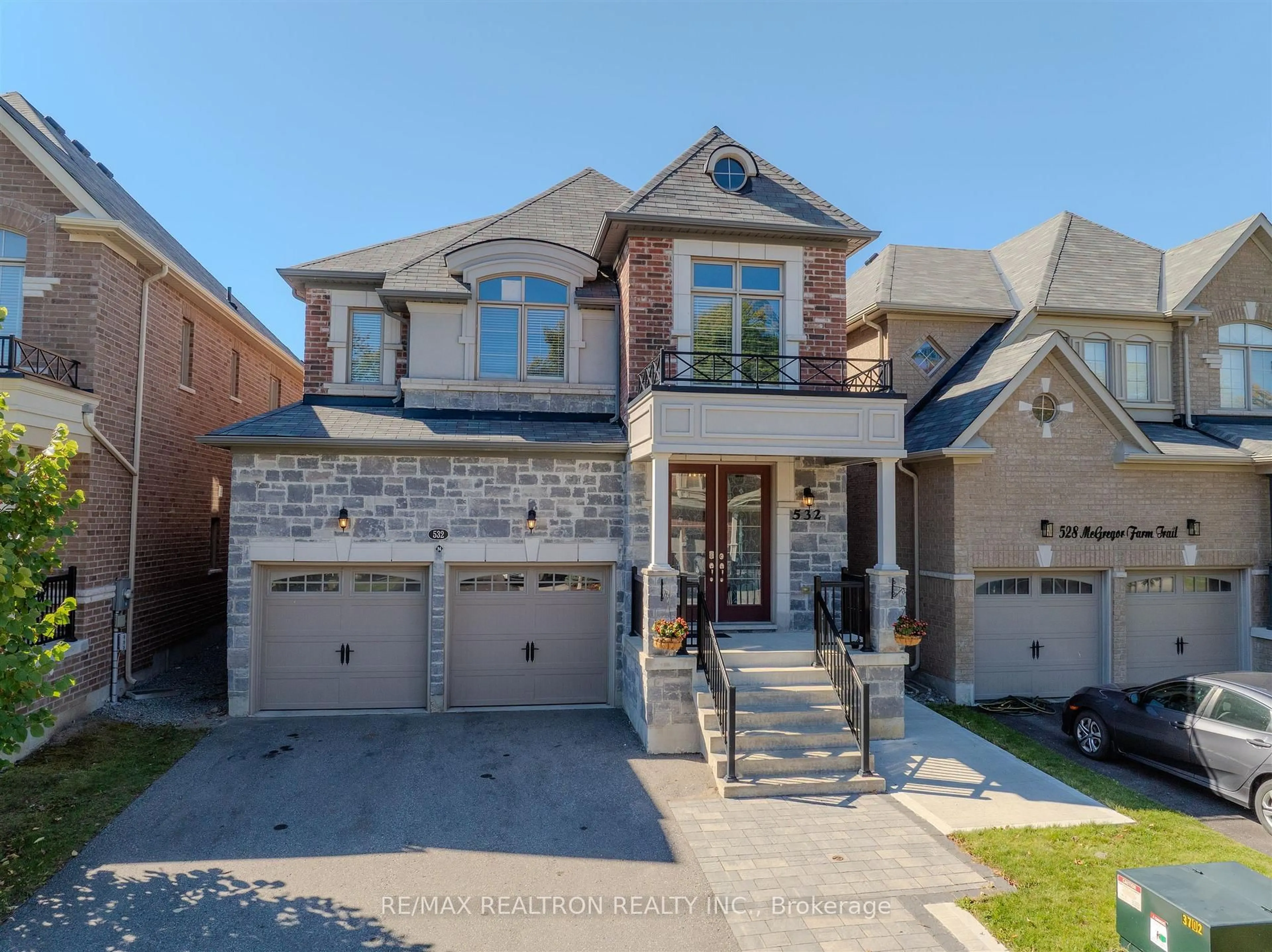 Home with brick exterior material, street for 532 Mcgregor Farm Tr, Newmarket Ontario L3X 0H7