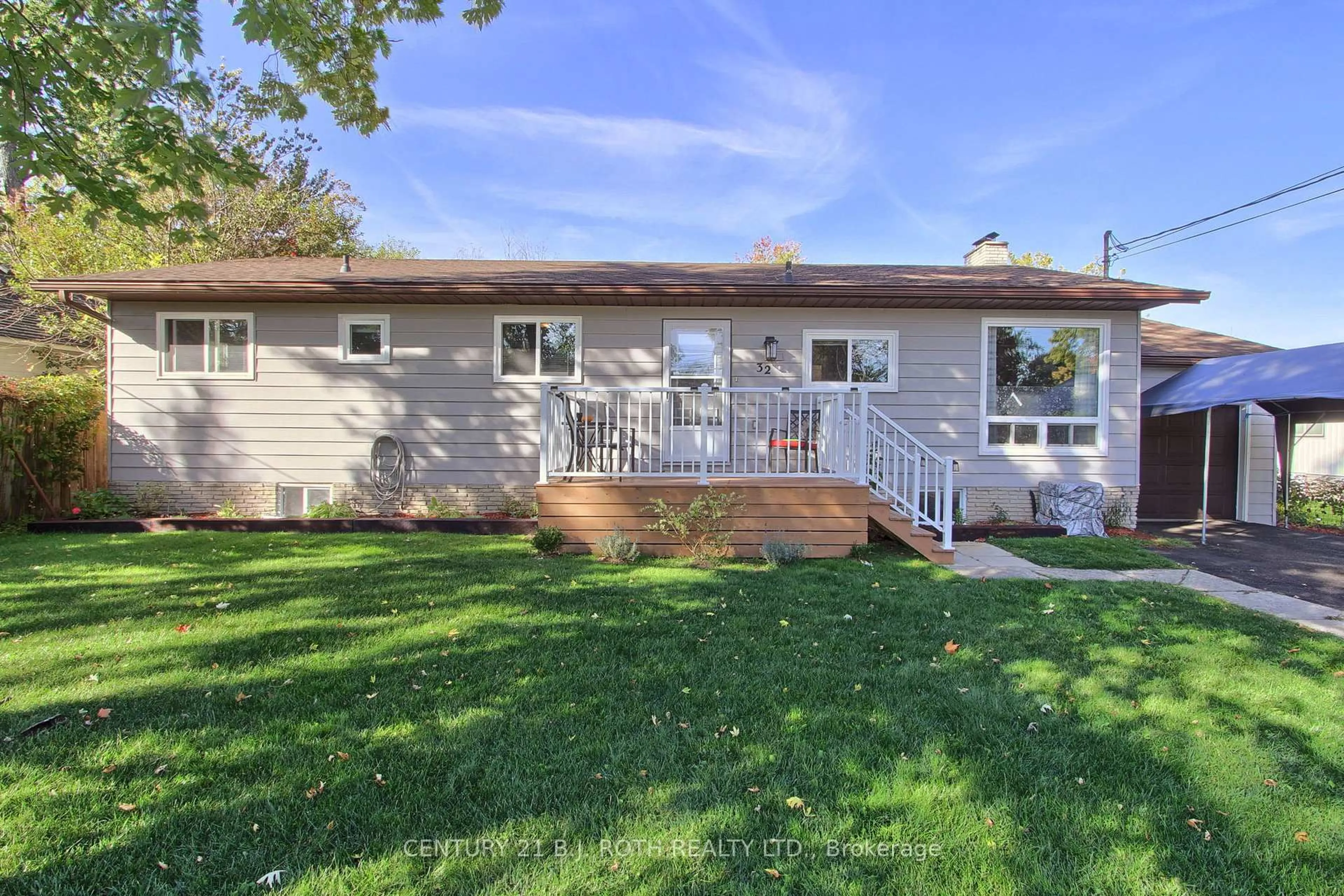 Home with vinyl exterior material, unknown for 32 Franklin Beach Rd, Georgina Ontario L0E 1L0