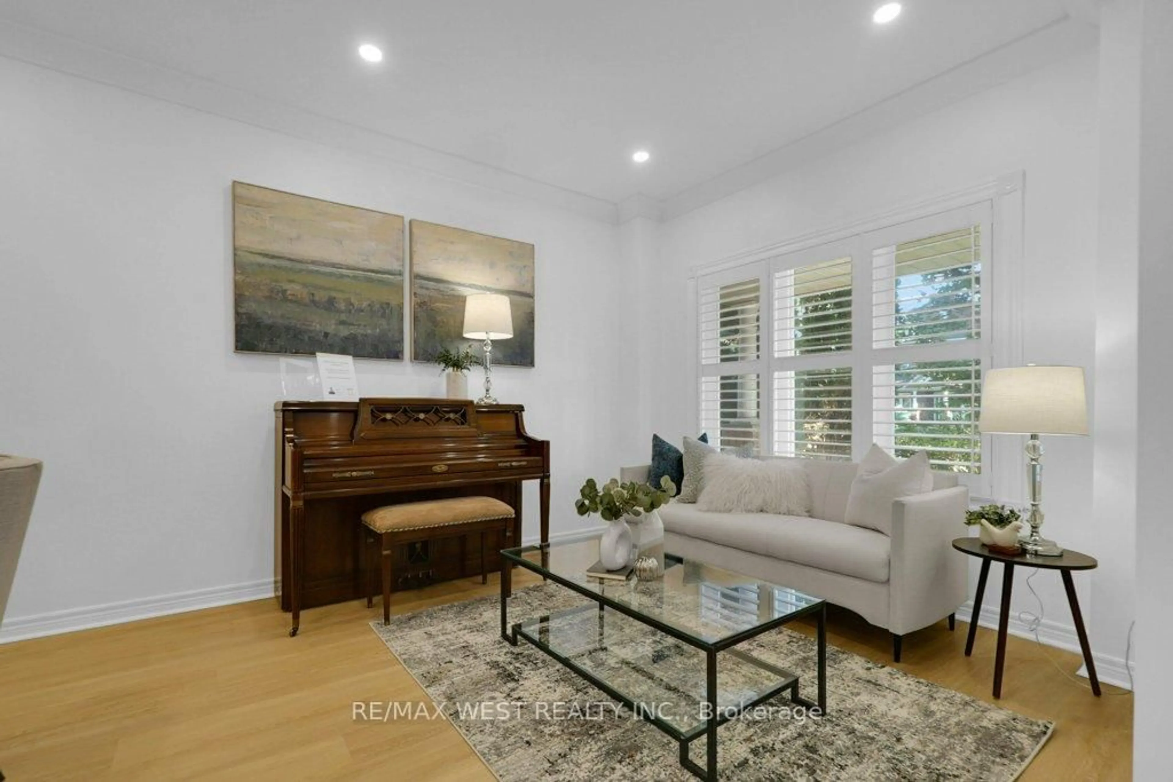 Living room with furniture, wood/laminate floor for 172 Napa Valley Ave, Vaughan Ontario L4H 1L1