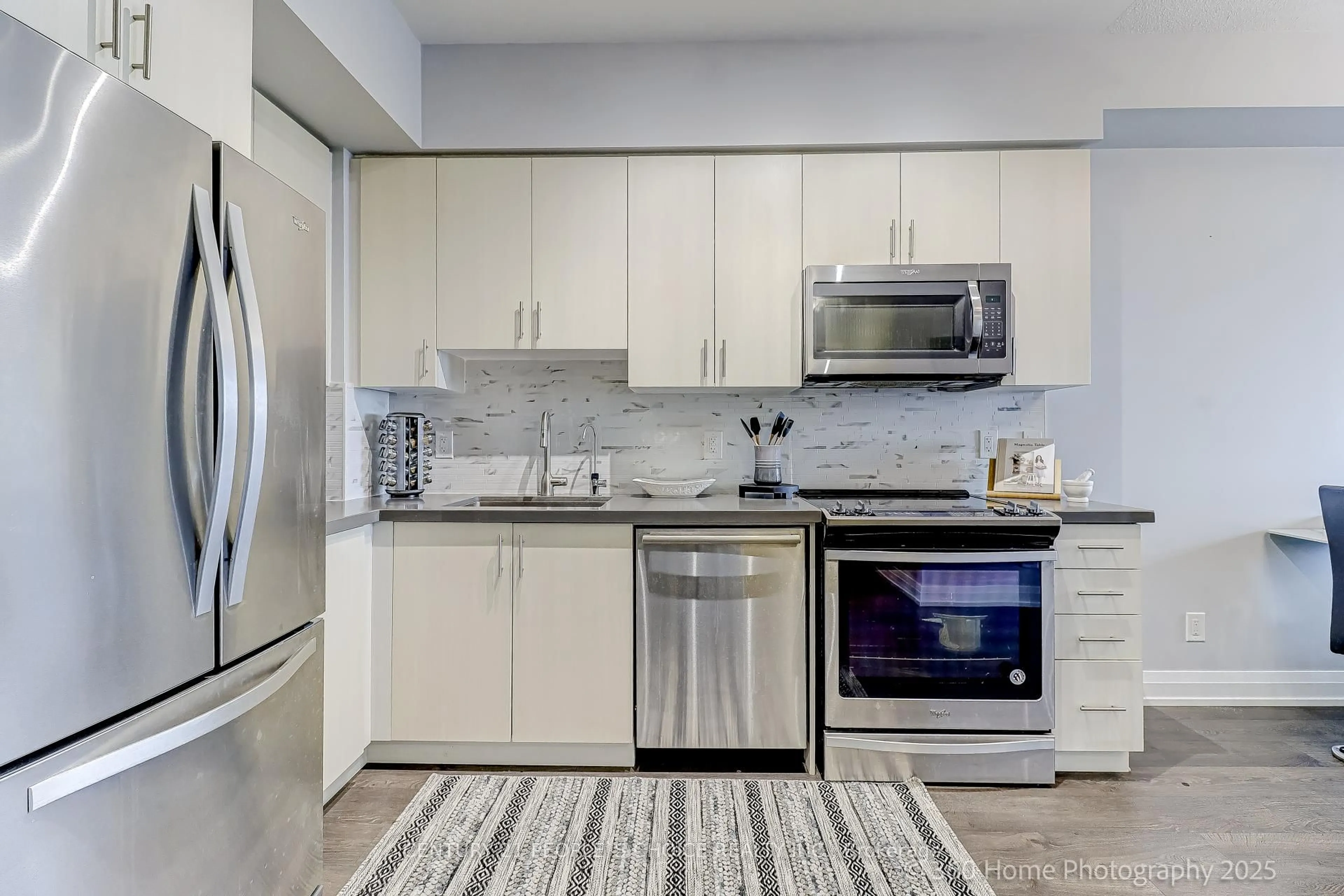 Standard kitchen, unknown for 3700 highway 7 Highway #1104, Vaughan Ontario L4L 0G8