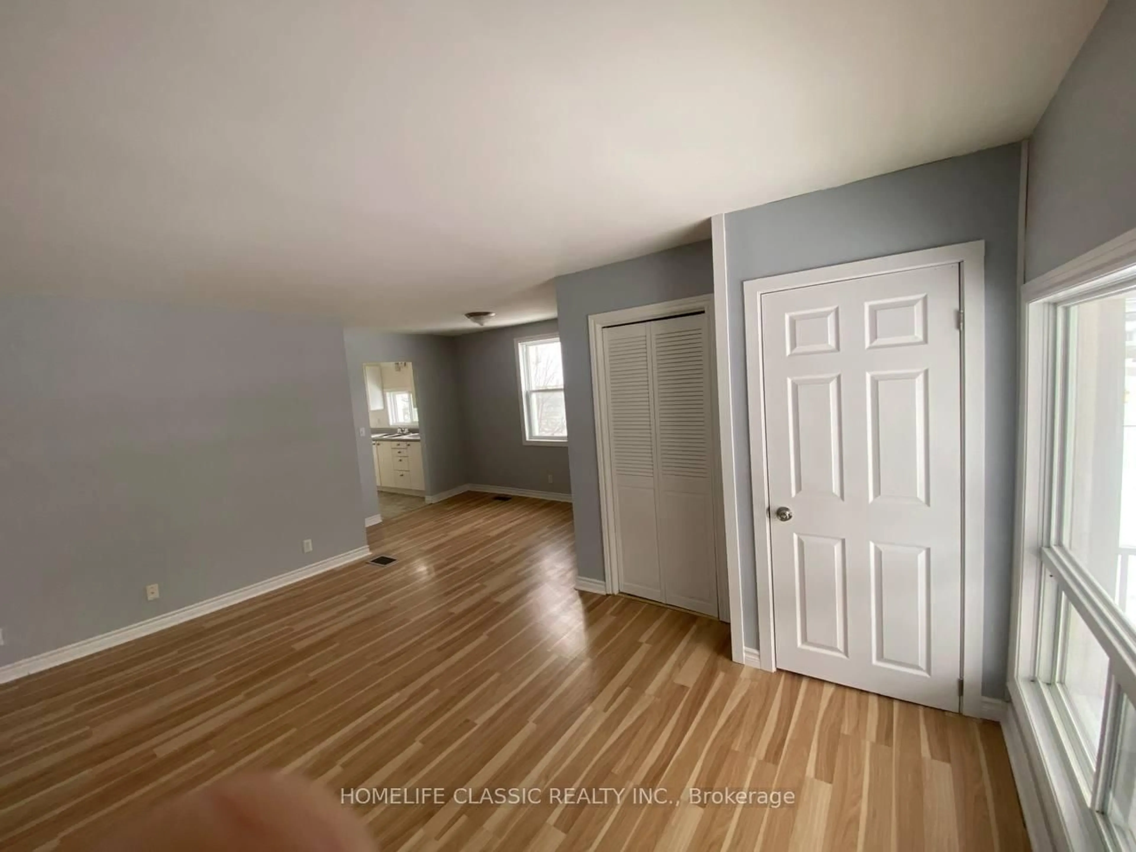 A pic of a room for 226 Royal Rd, Georgina Ontario L4P 2T7