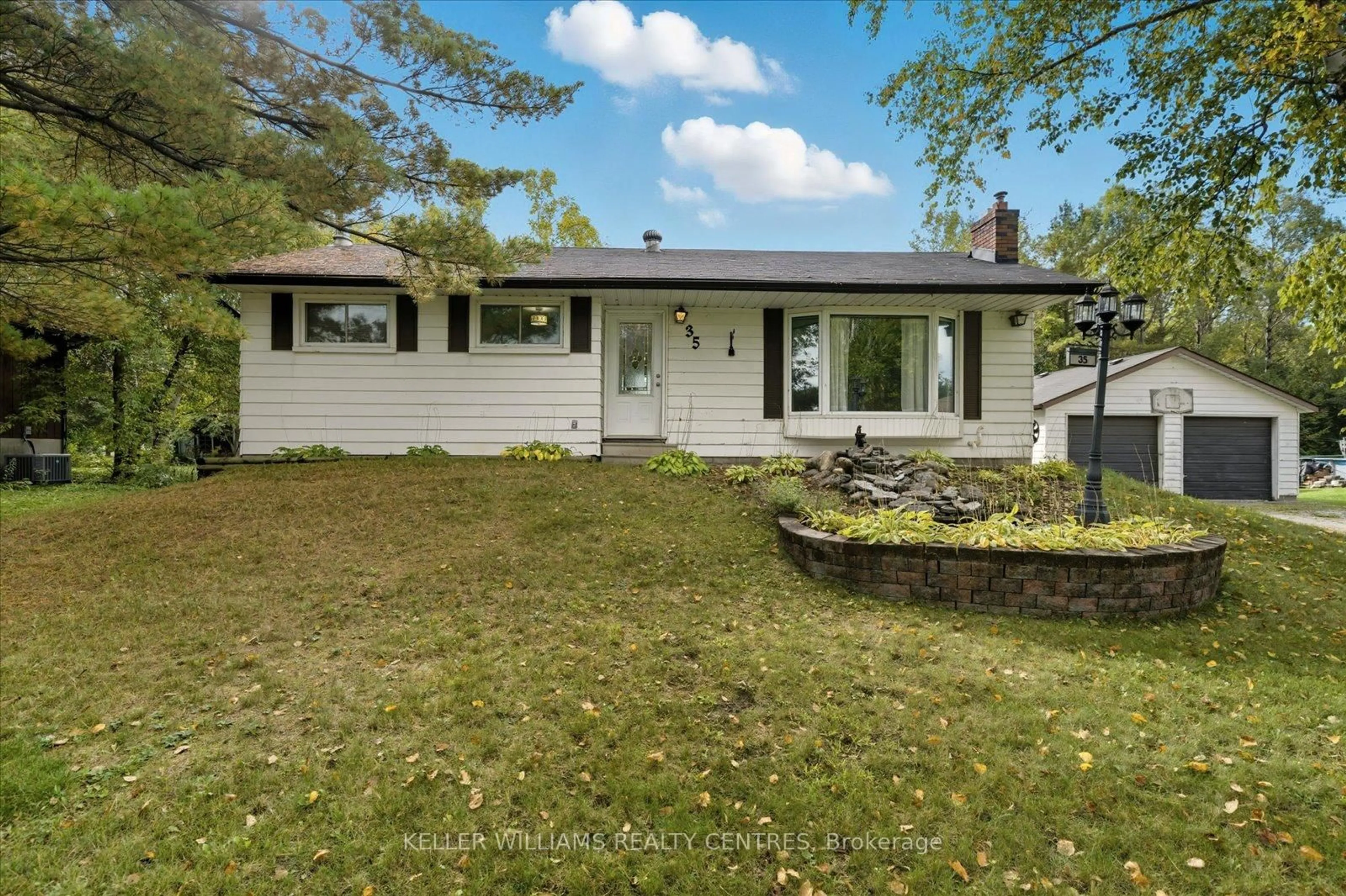 Home with vinyl exterior material, street for 35 Regent St, Georgina Ontario L0E 1N0
