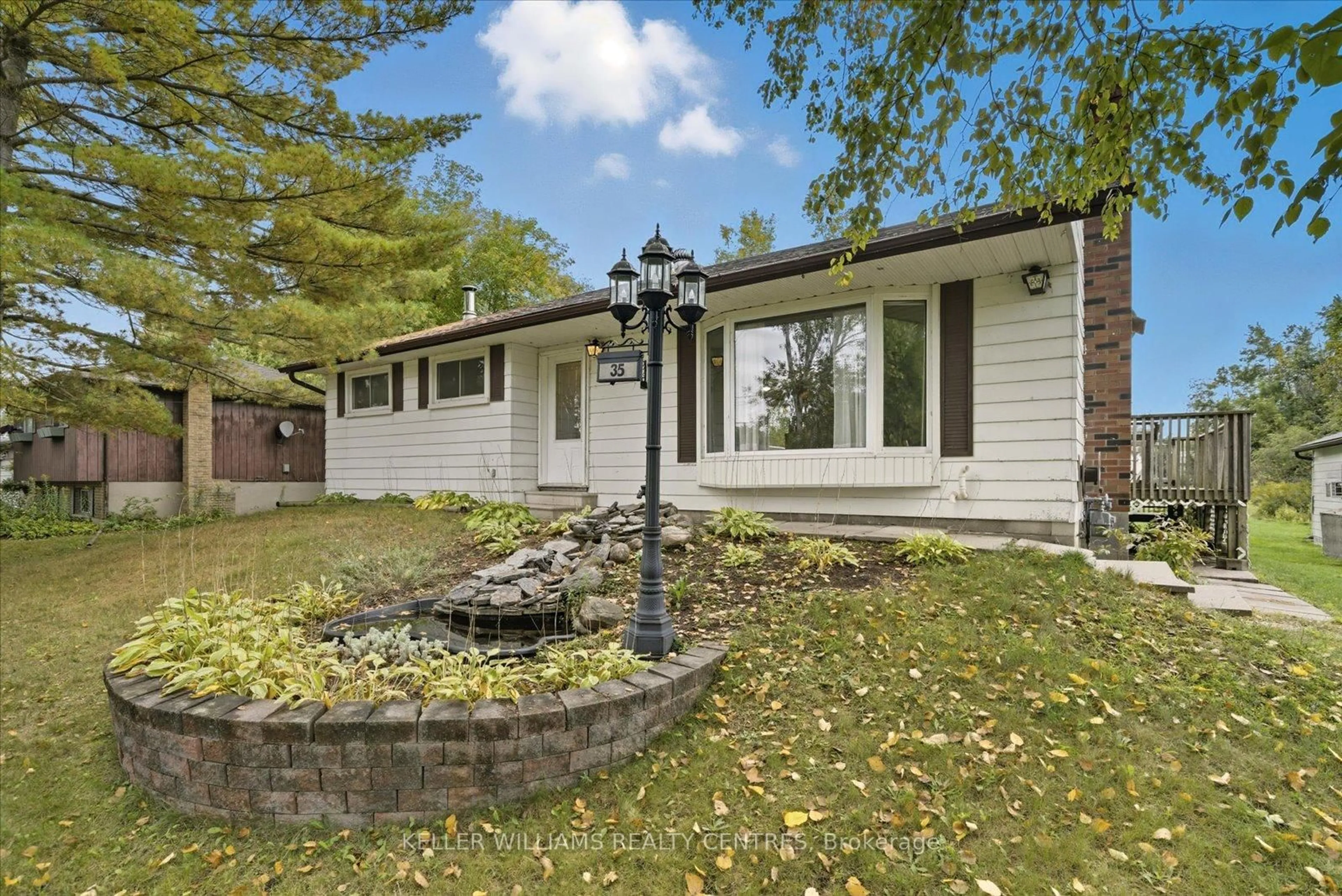 Home with vinyl exterior material, street for 35 Regent St, Georgina Ontario L0E 1N0