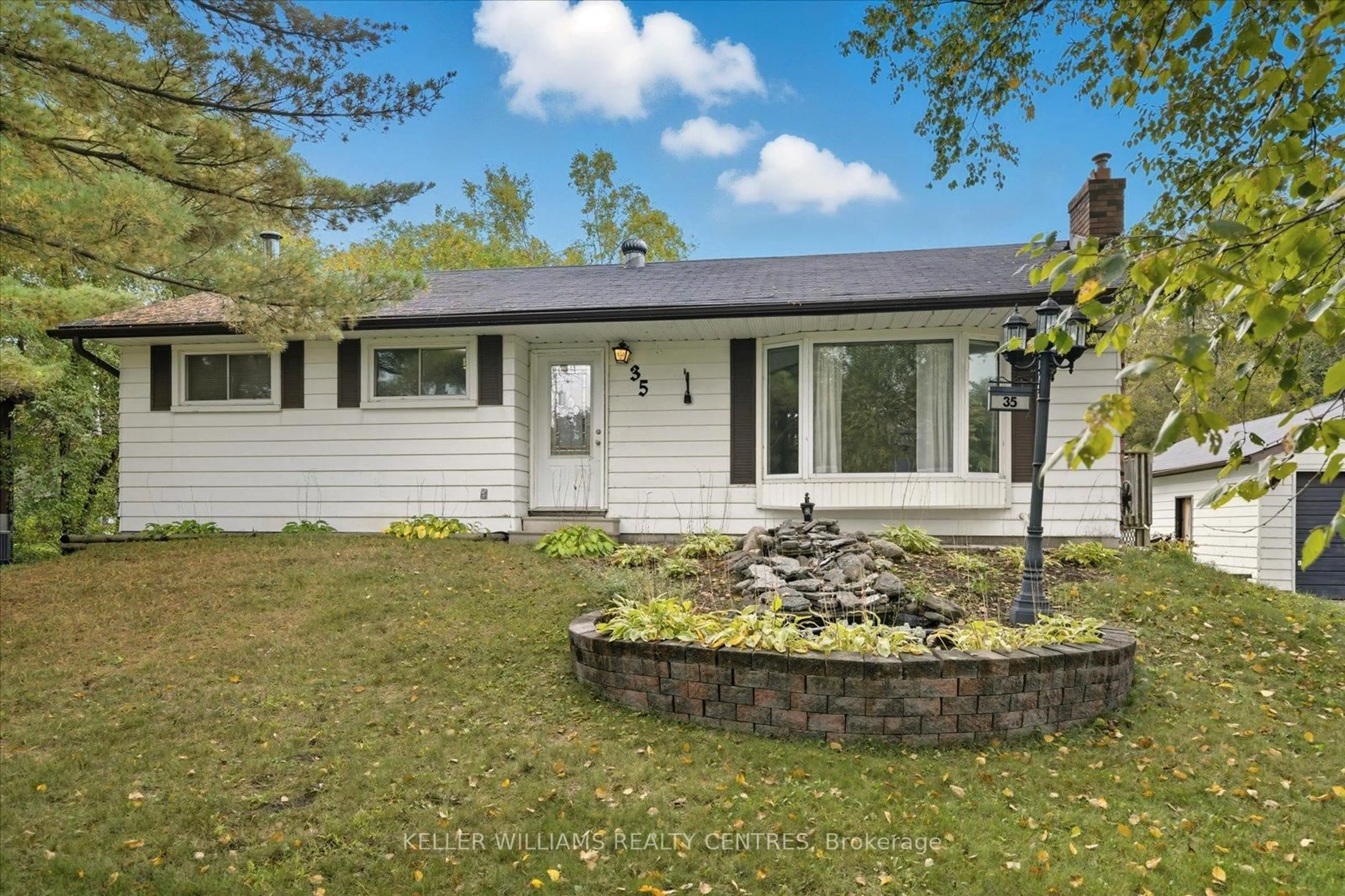 Home with vinyl exterior material, unknown for 35 Regent St, Georgina Ontario L0E 1N0