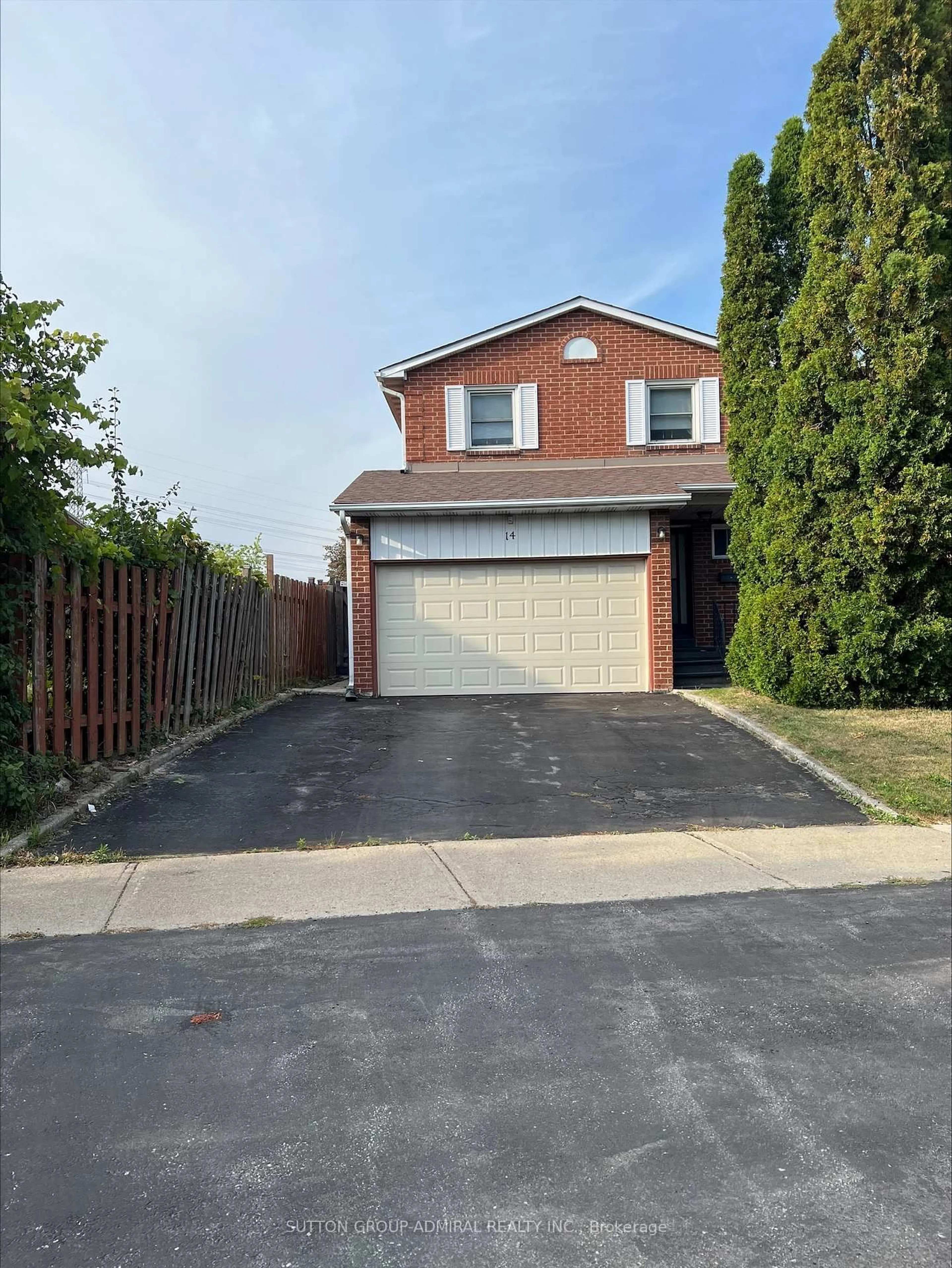 A pic from outside/outdoor area/front of a property/back of a property/a pic from drone, street for 14 Prairie Dunes Pl, Vaughan Ontario L4K 2E4