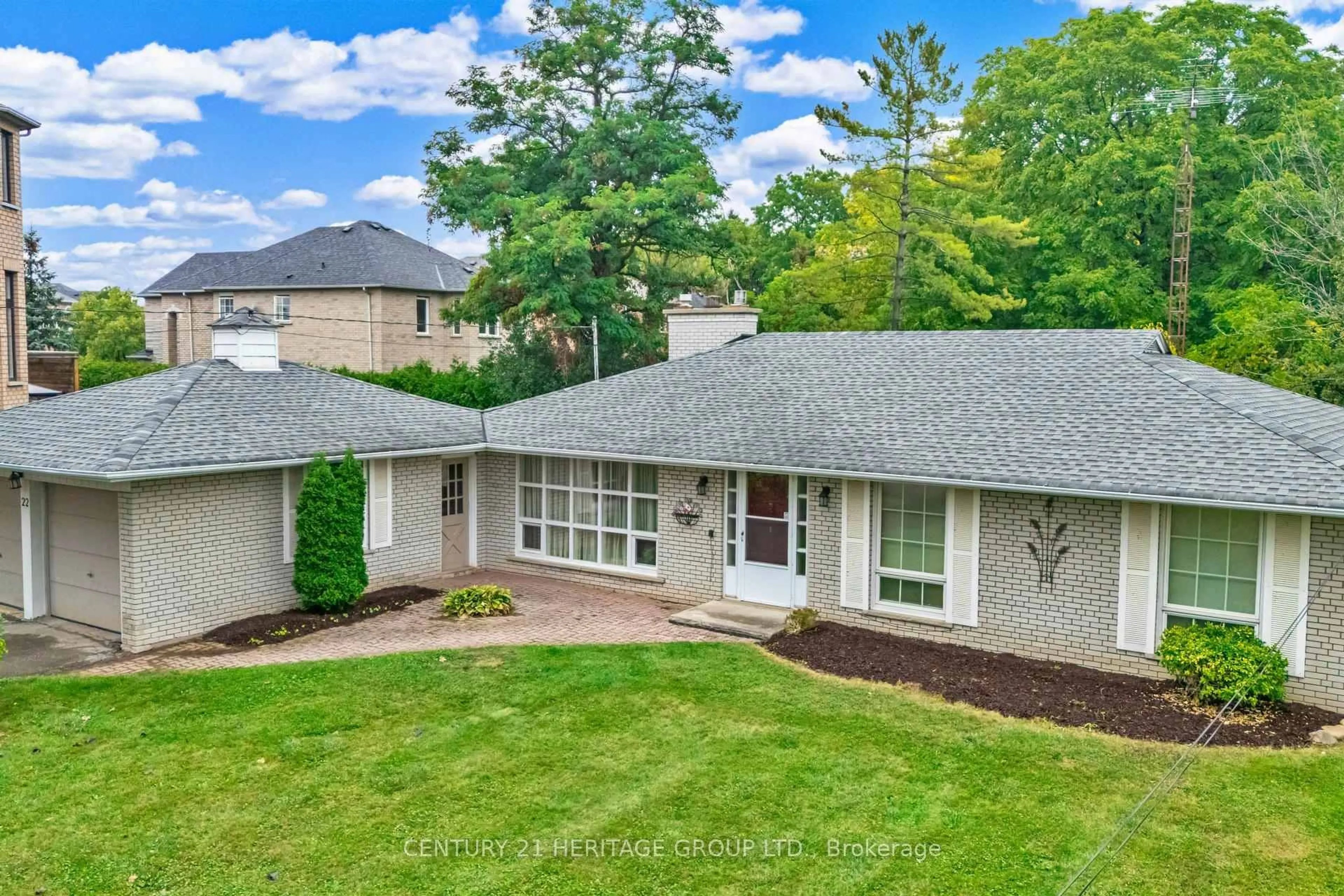 A pic from outside/outdoor area/front of a property/back of a property/a pic from drone, unknown for 22 Poplar Dr, Richmond Hill Ontario L4E 2X6
