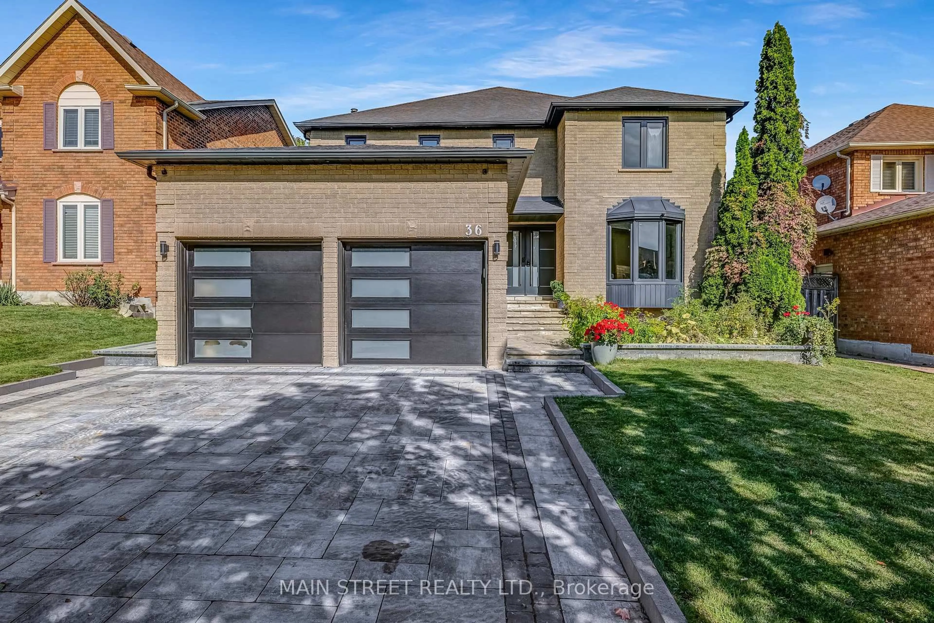 Home with brick exterior material, street for 36 Nelson Circ, Newmarket Ontario L3X 1R2