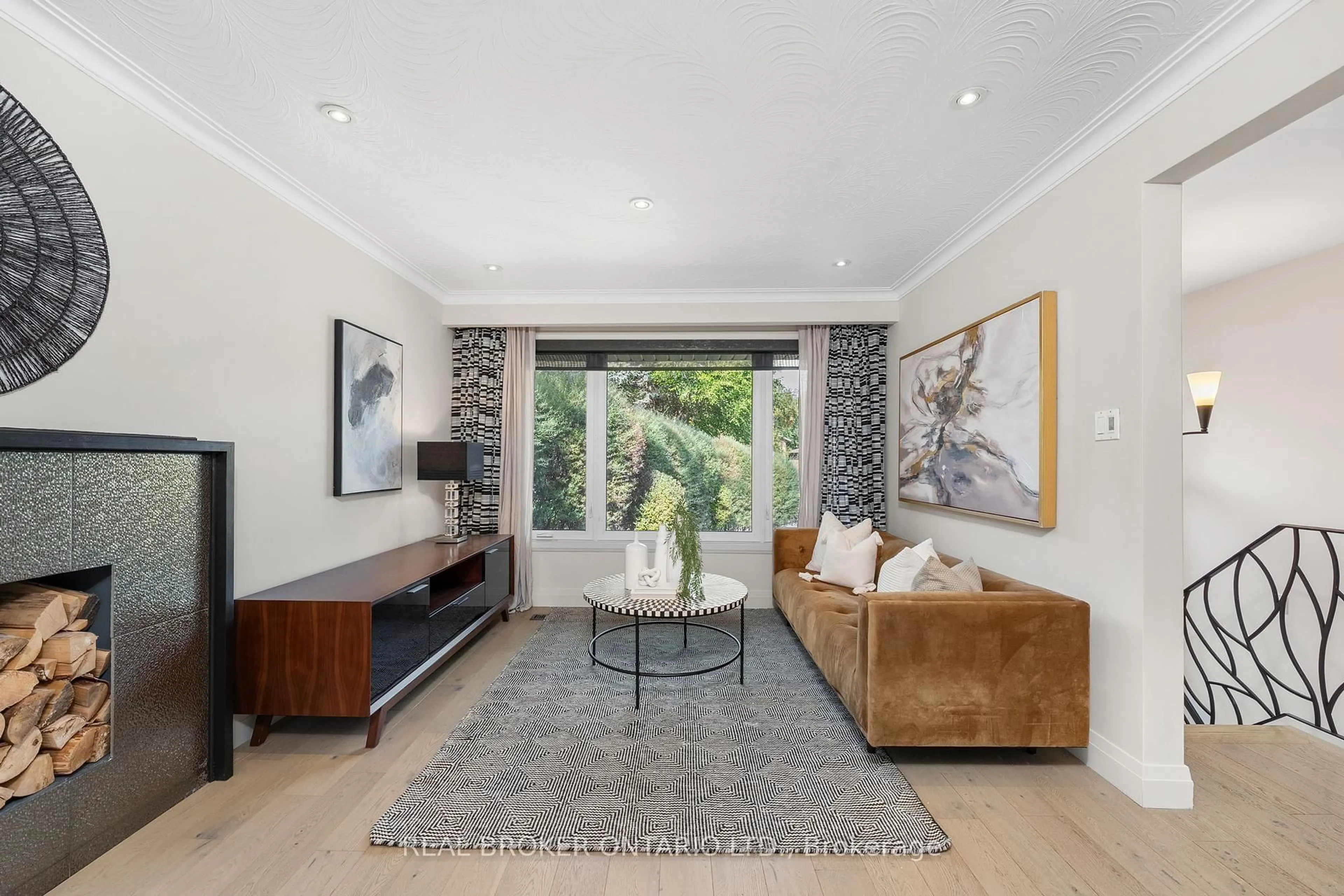 Living room with furniture, unknown for 240 Rosemar Gdns, Richmond Hill Ontario L4C 3Z9