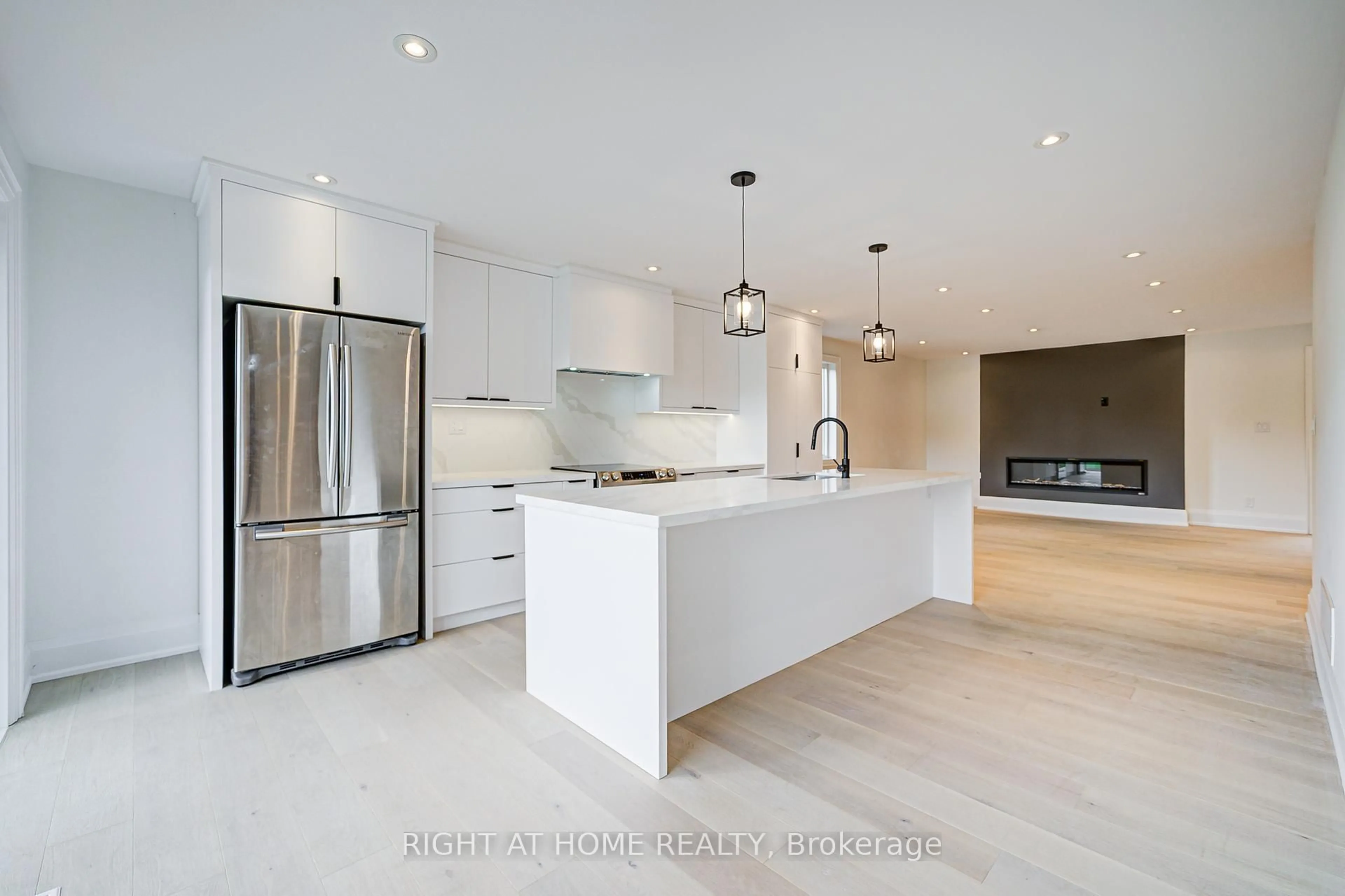 Contemporary kitchen, unknown for 26375 Woodbine Ave, Georgina Ontario L4P 3E9