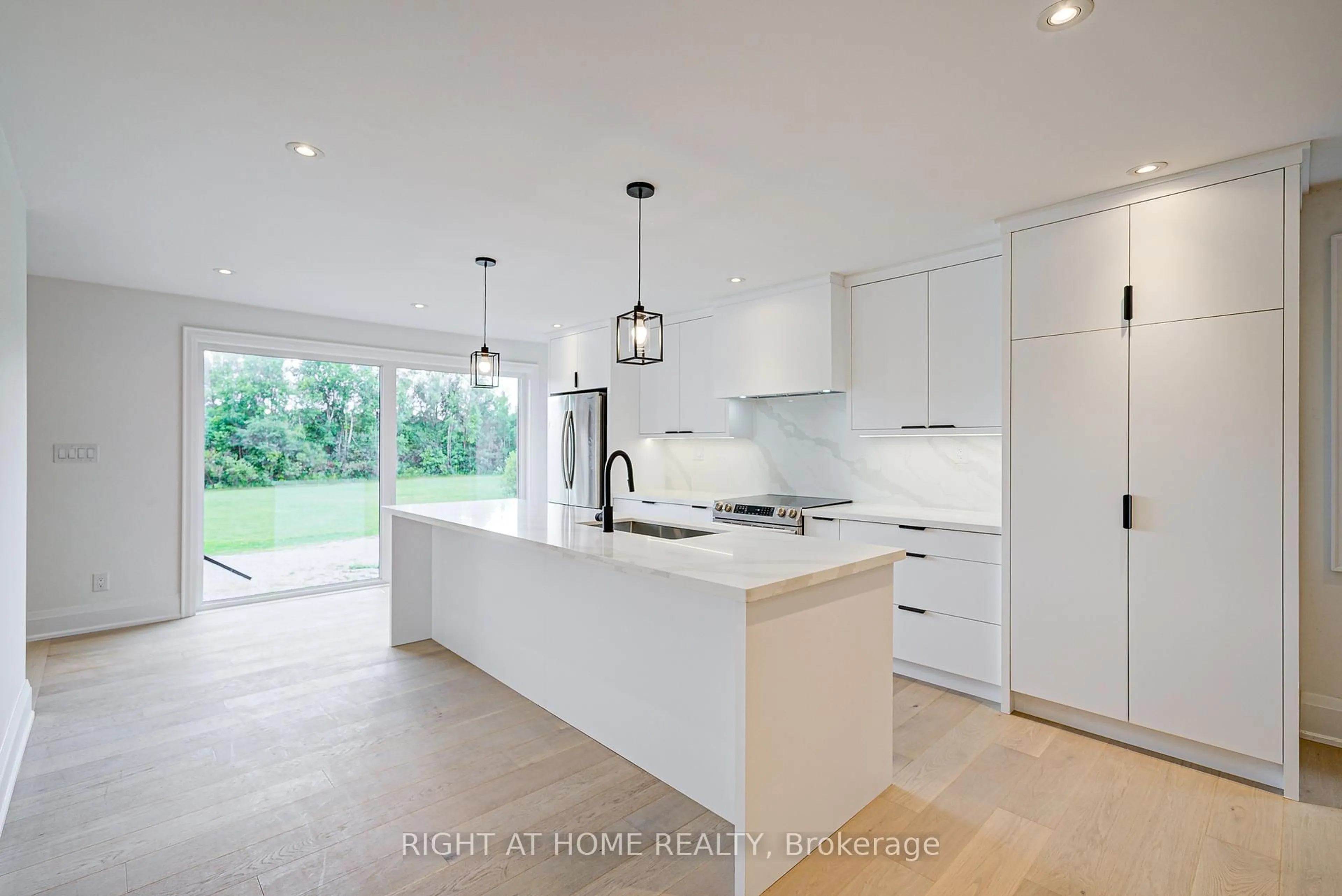 Open concept kitchen, ceramic/tile floor for 26375 Woodbine Ave, Georgina Ontario L4P 3E9